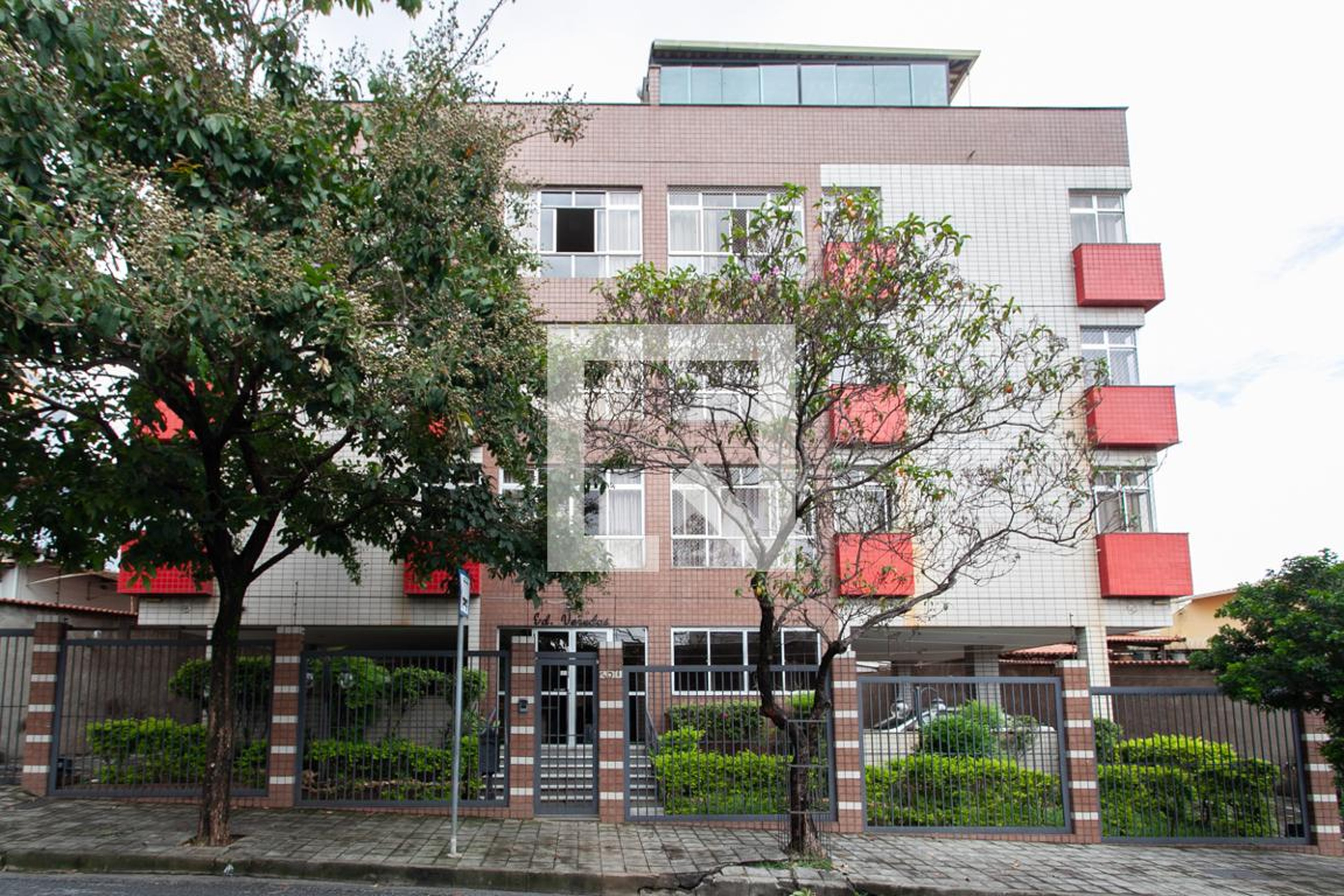 Fachada Condomínio em Rua São João da Vereda, 357