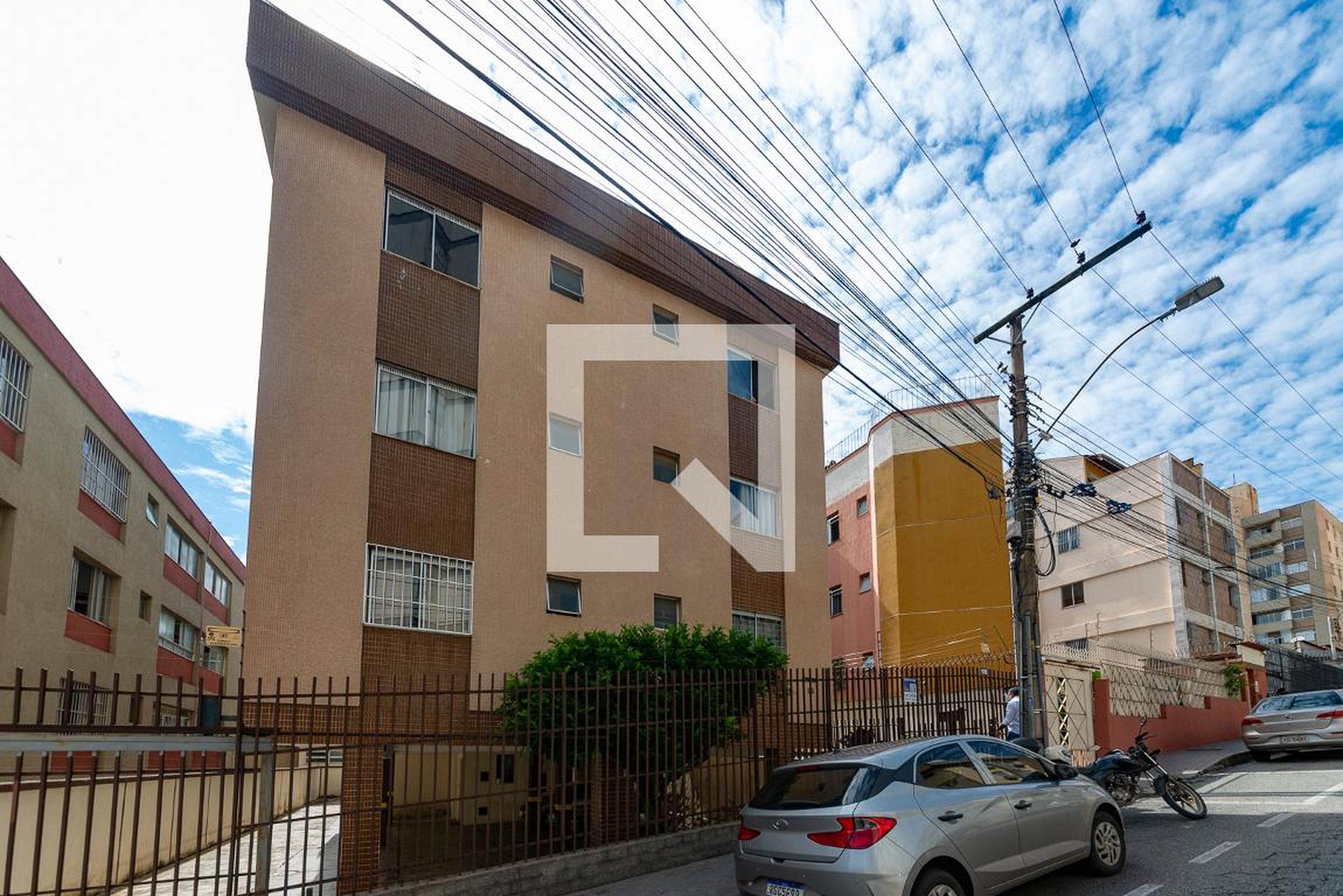 Fachada Condomínio em Rua Junquilhos, 1175