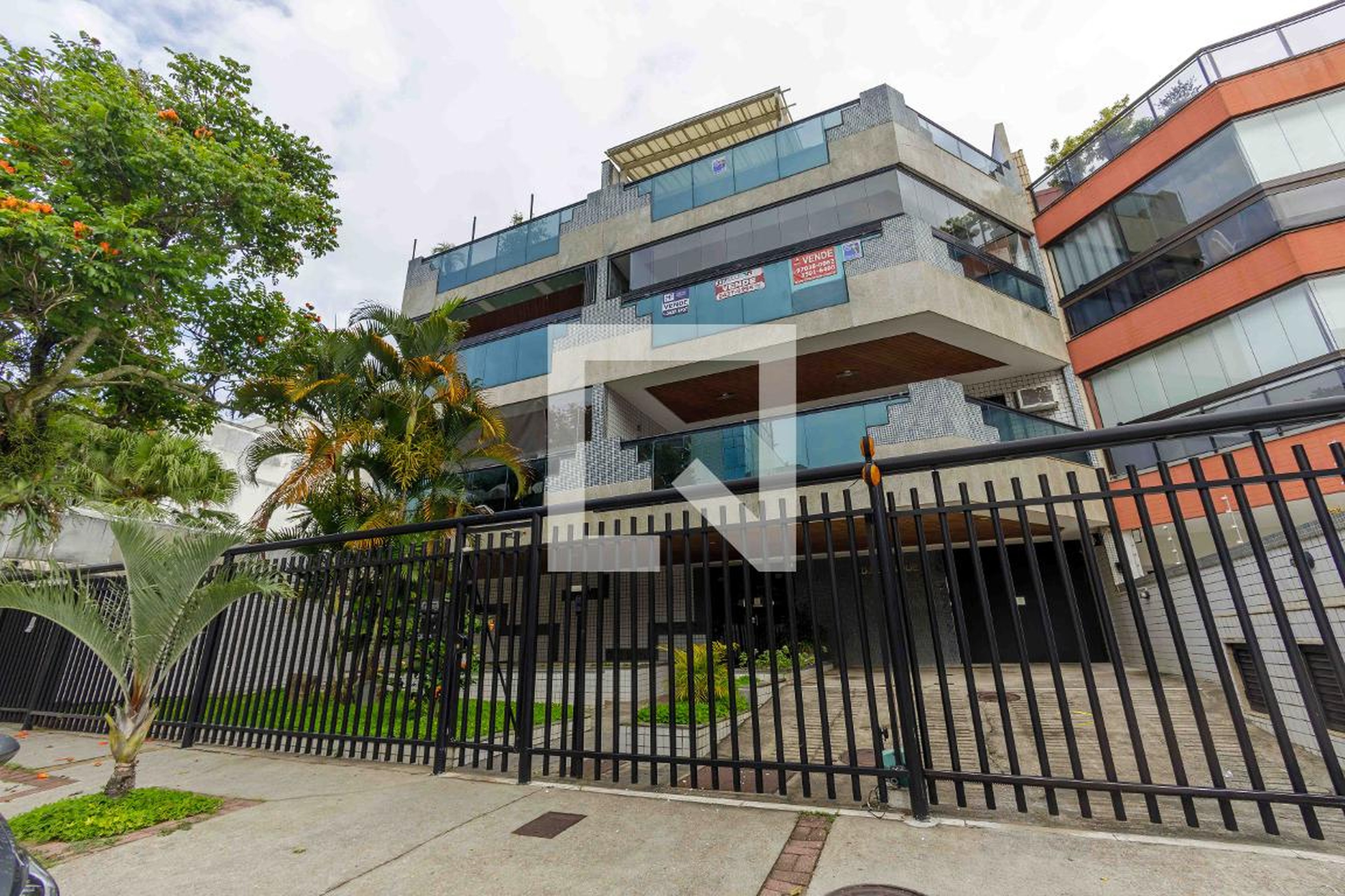 Fachada Condomínio em Rua Haroldo Cavalcanti, 71