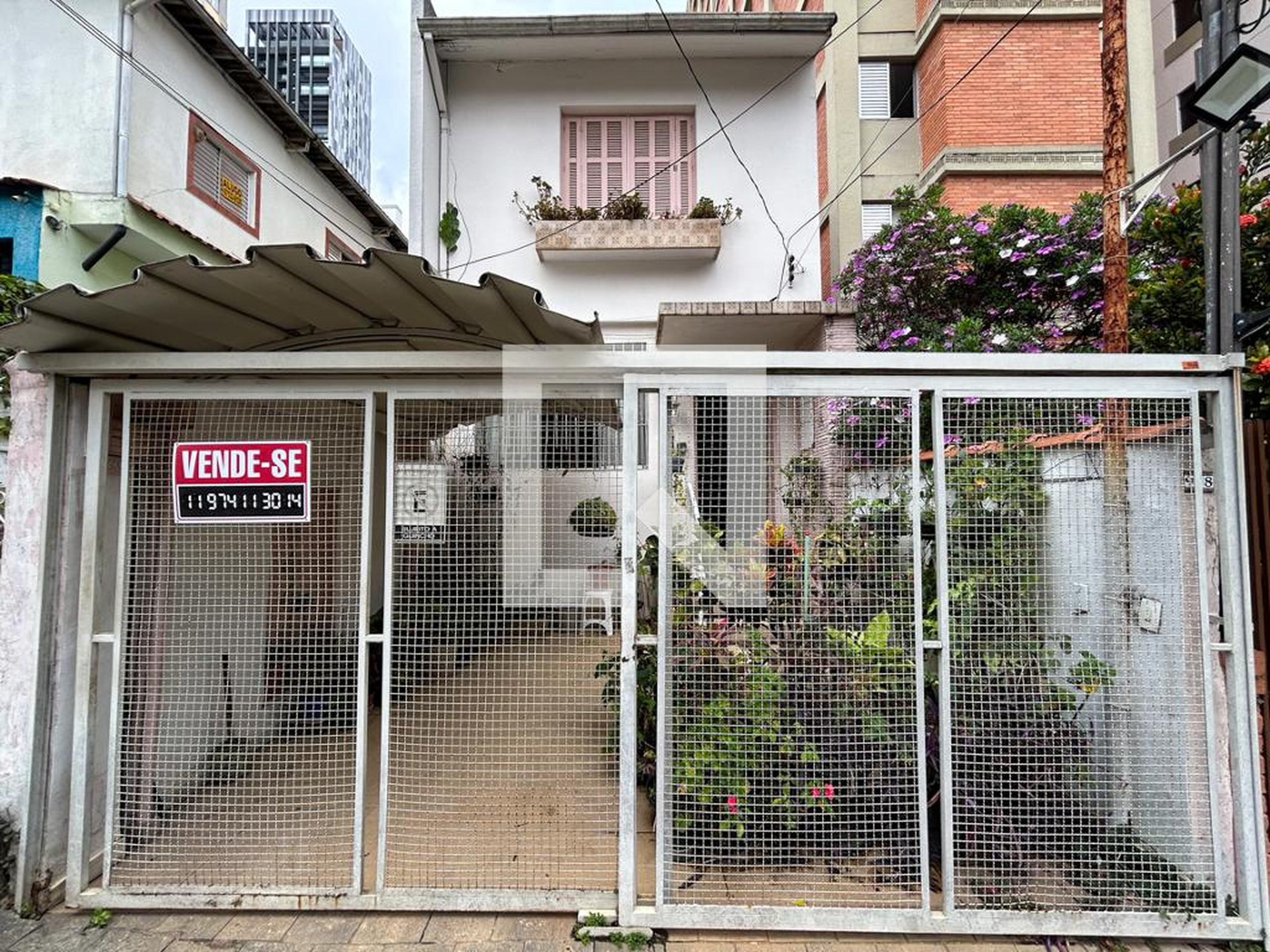 Fachada Condomínio em Rua Capote Valente, 928