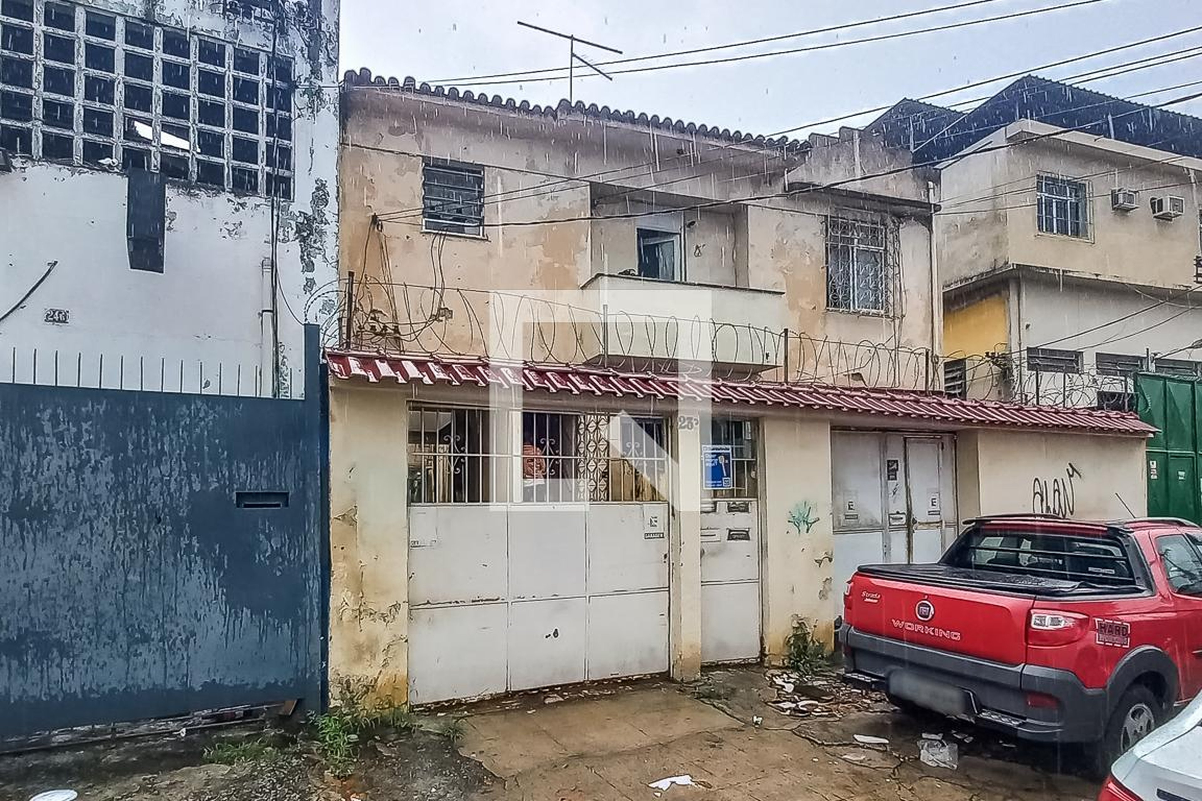 Fachada do Prédio Condomínio em Rua Teixeira Ribeiro, 236