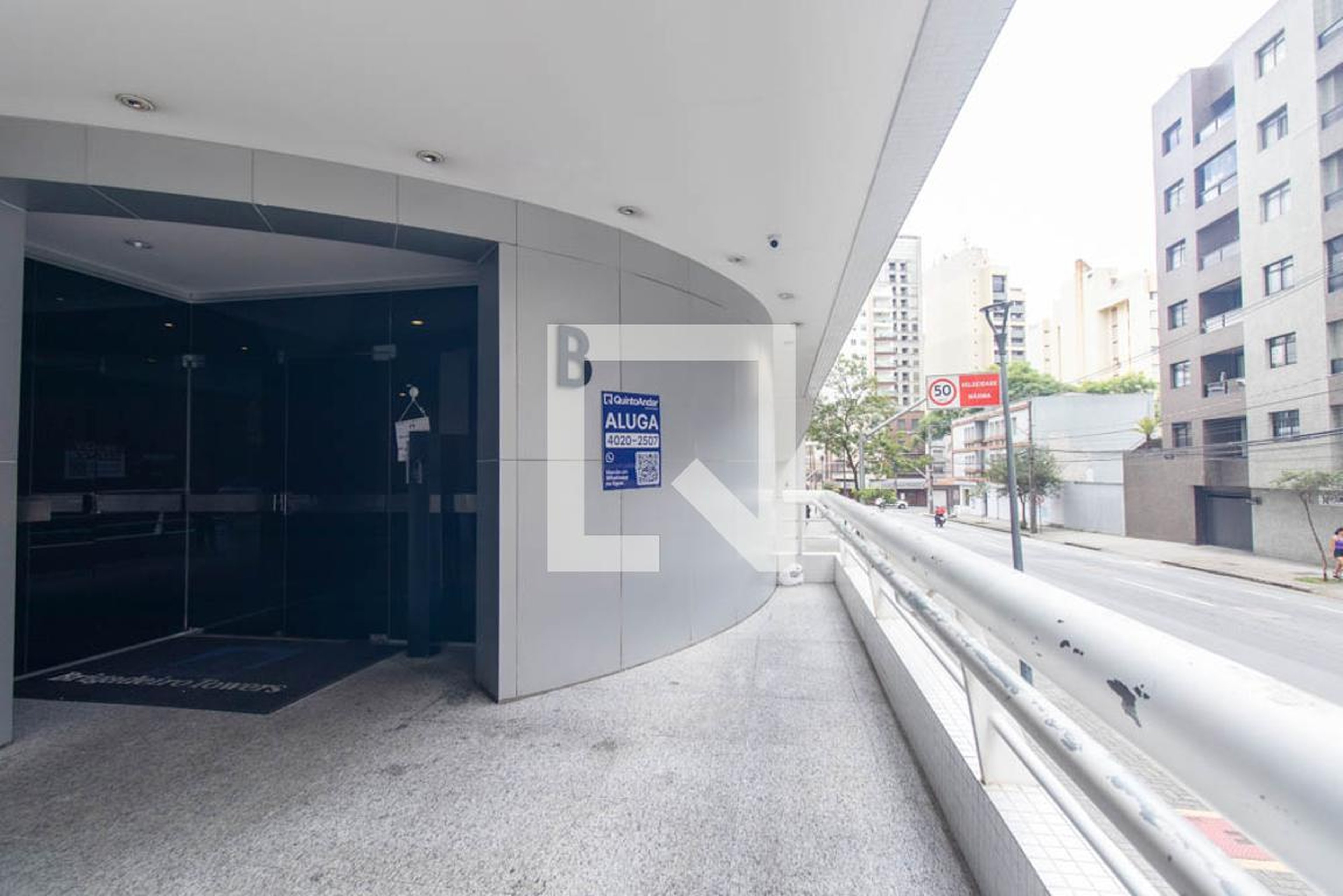 Fachada Condomínio em Rua Brigadeiro Franco, 2770