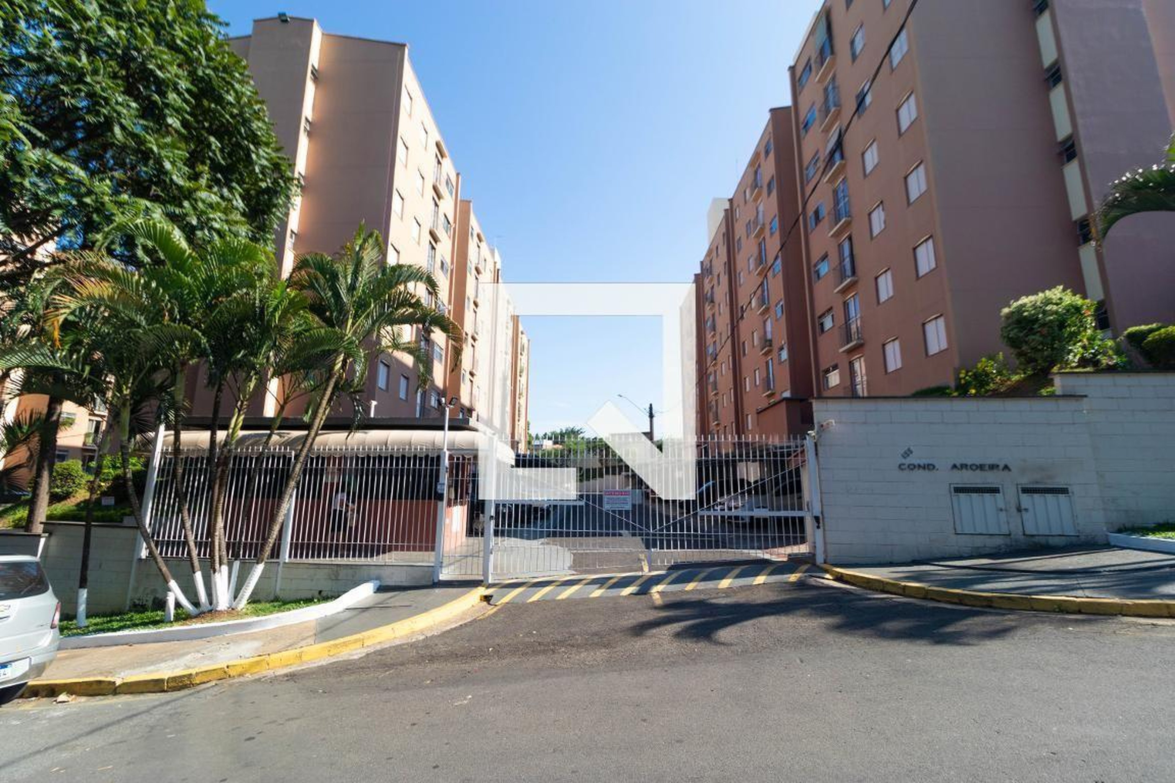 Fachada do Condomínio Condomínio Aroeira