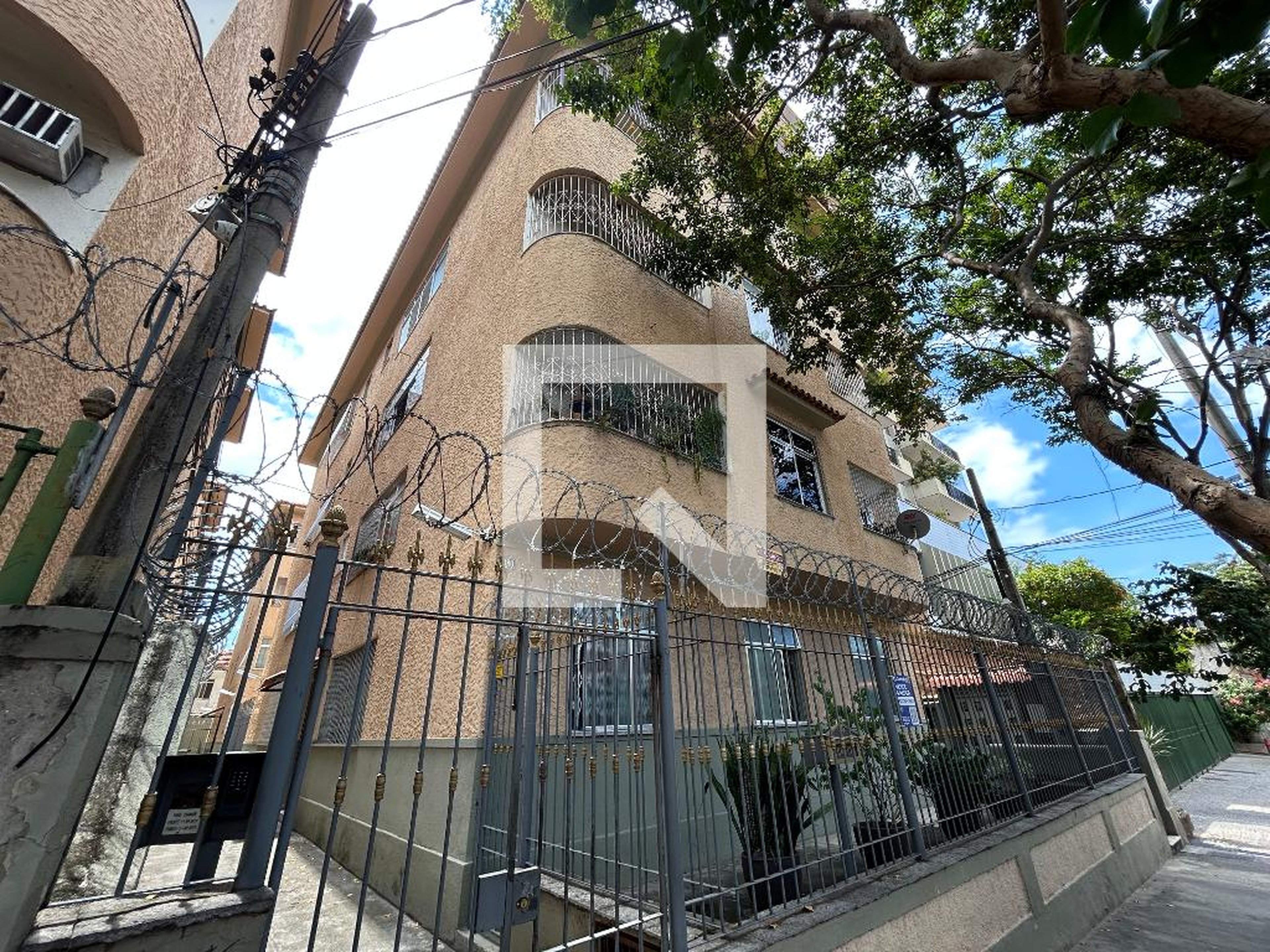 Fachada Condomínio em Rua Monsenhor Jerônimo, 880