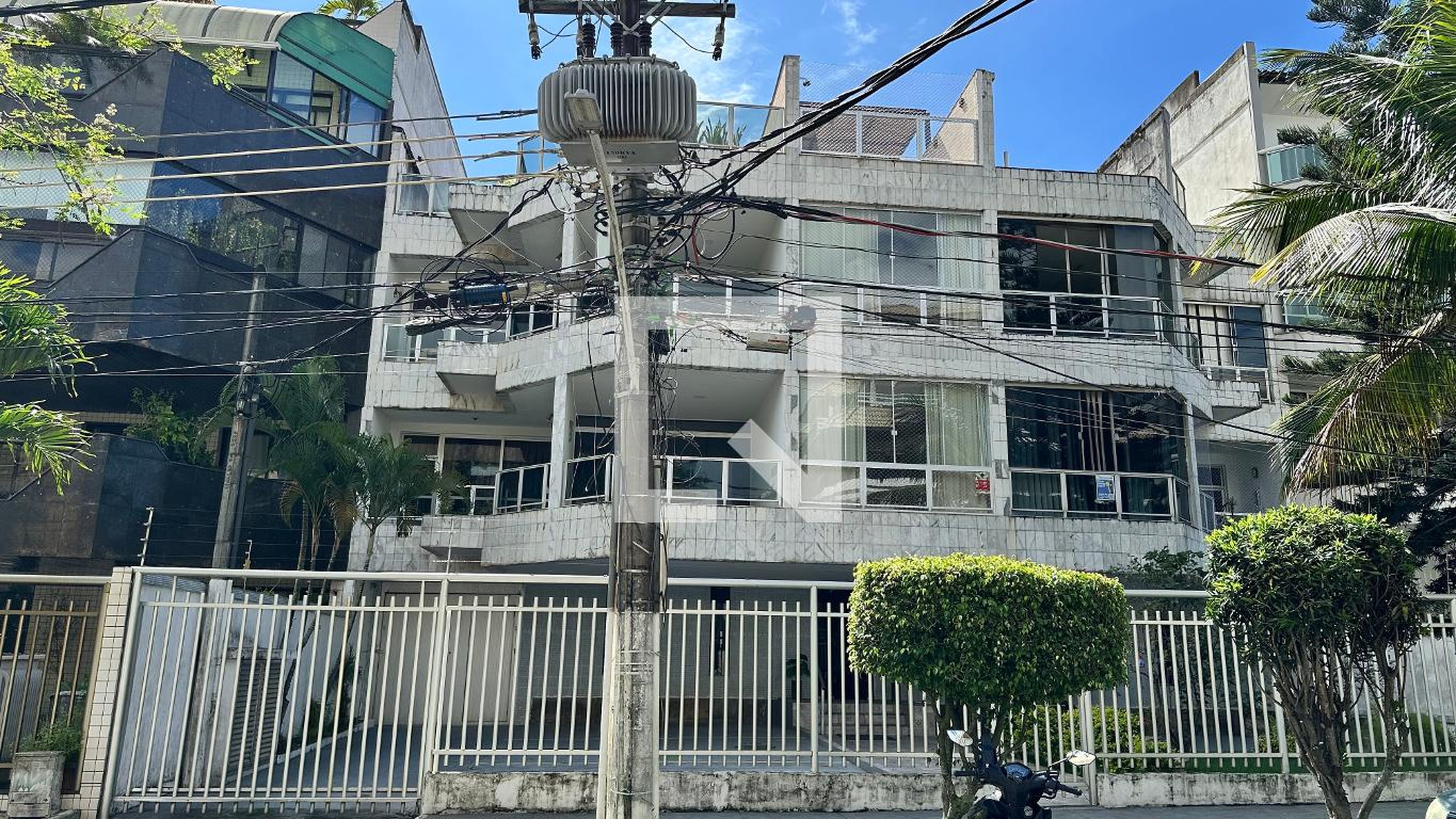 Fachada Condomínio em Rua Luiz Iglezias, 120