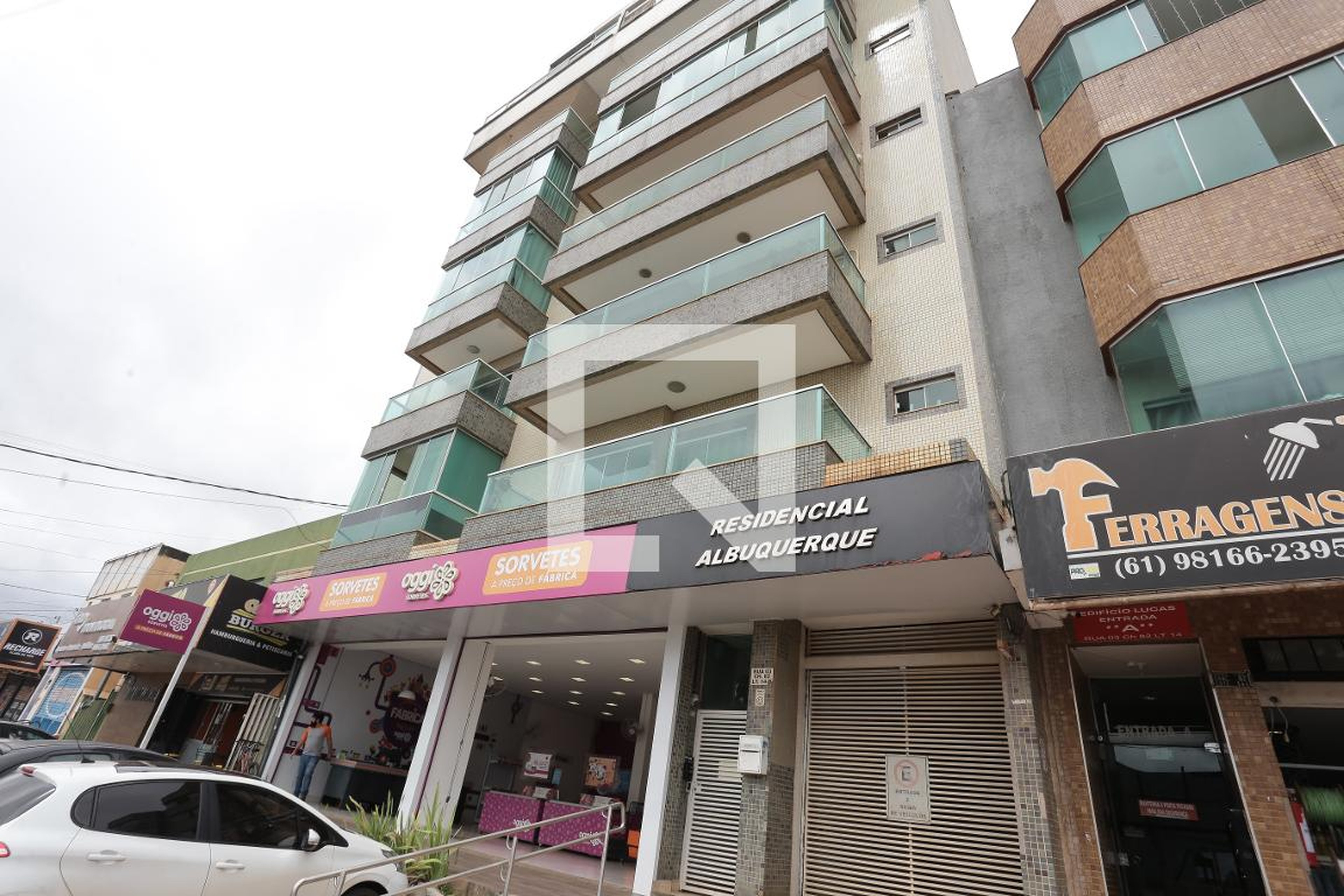 Fachada Condomínio em Chácara 82, 72