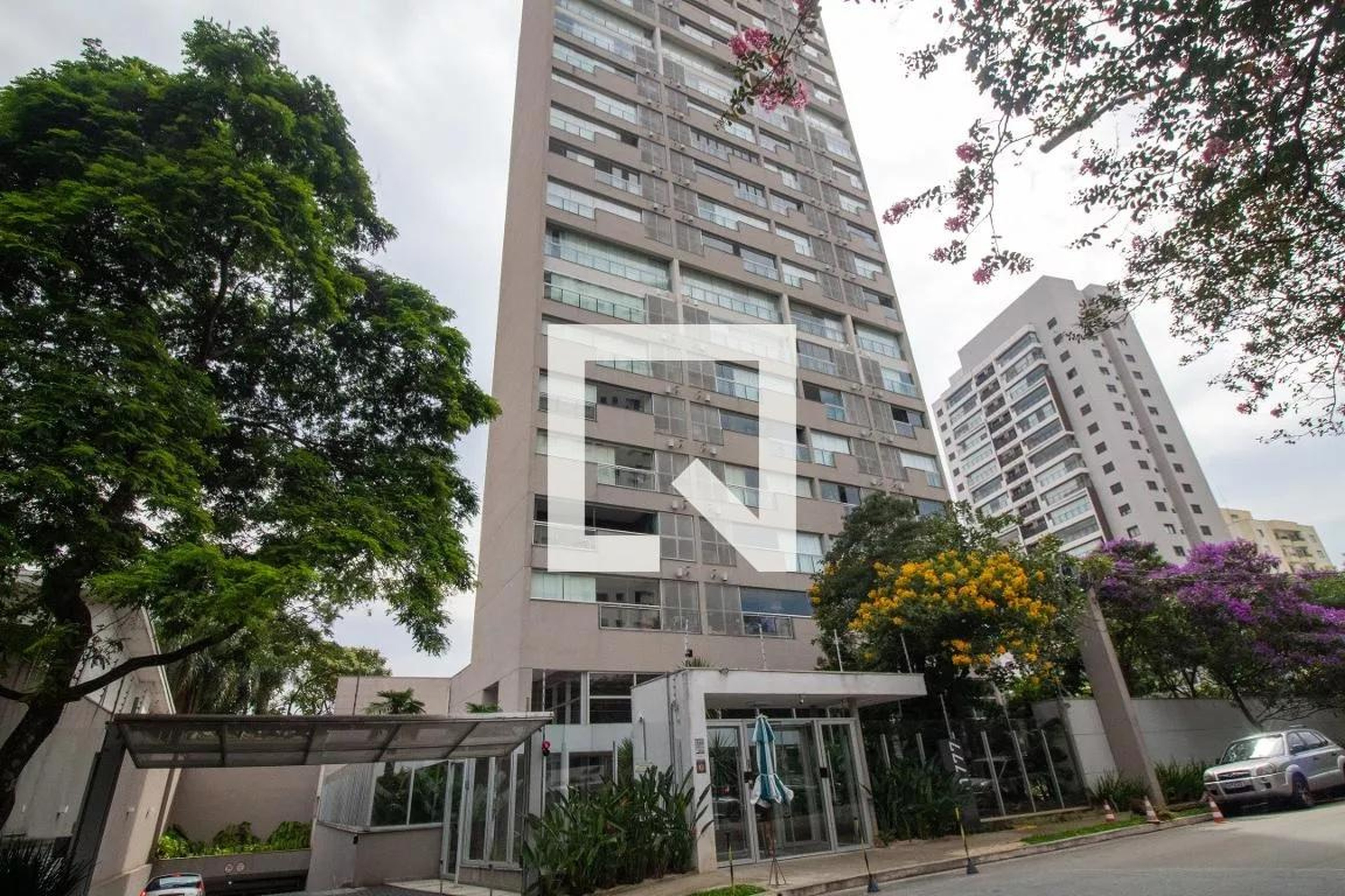 Fachada Condomínio em Rua Pascal, 177