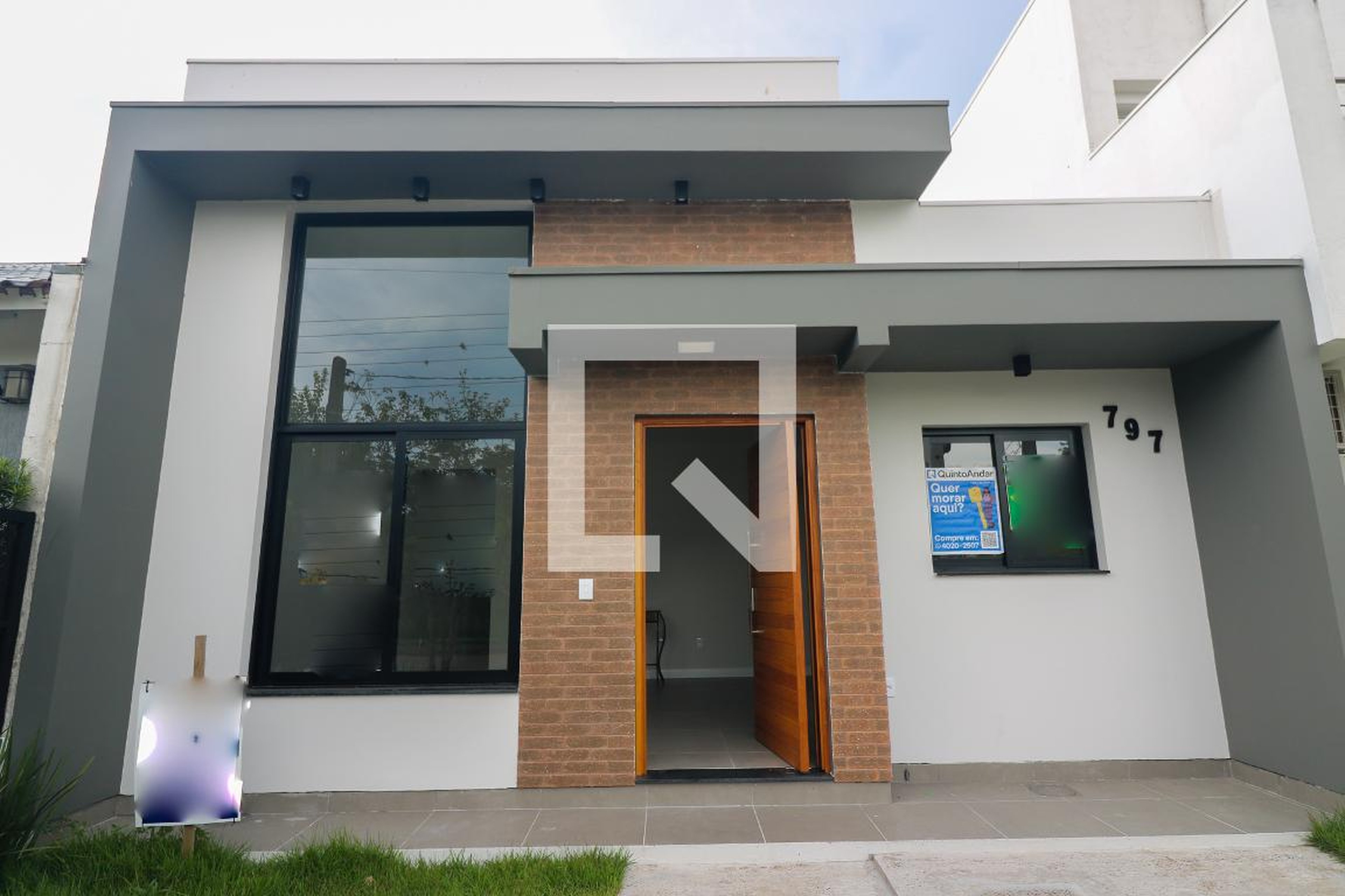 Fachada Condomínio em Rua Fernando Jorge Schneider, 797