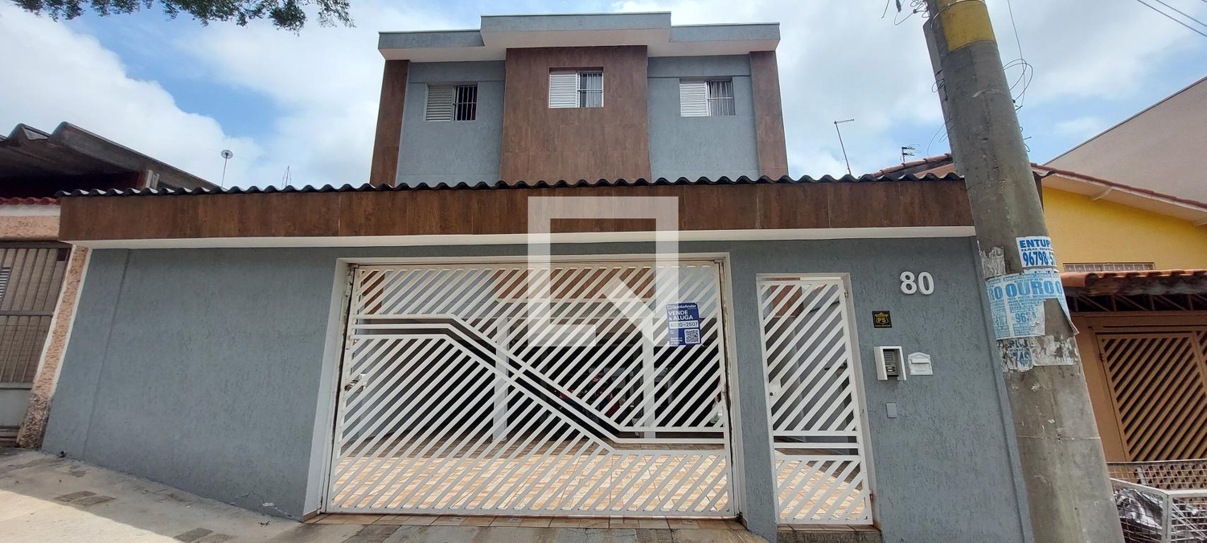 Fachada Condomínio em Rua Atenas, 80