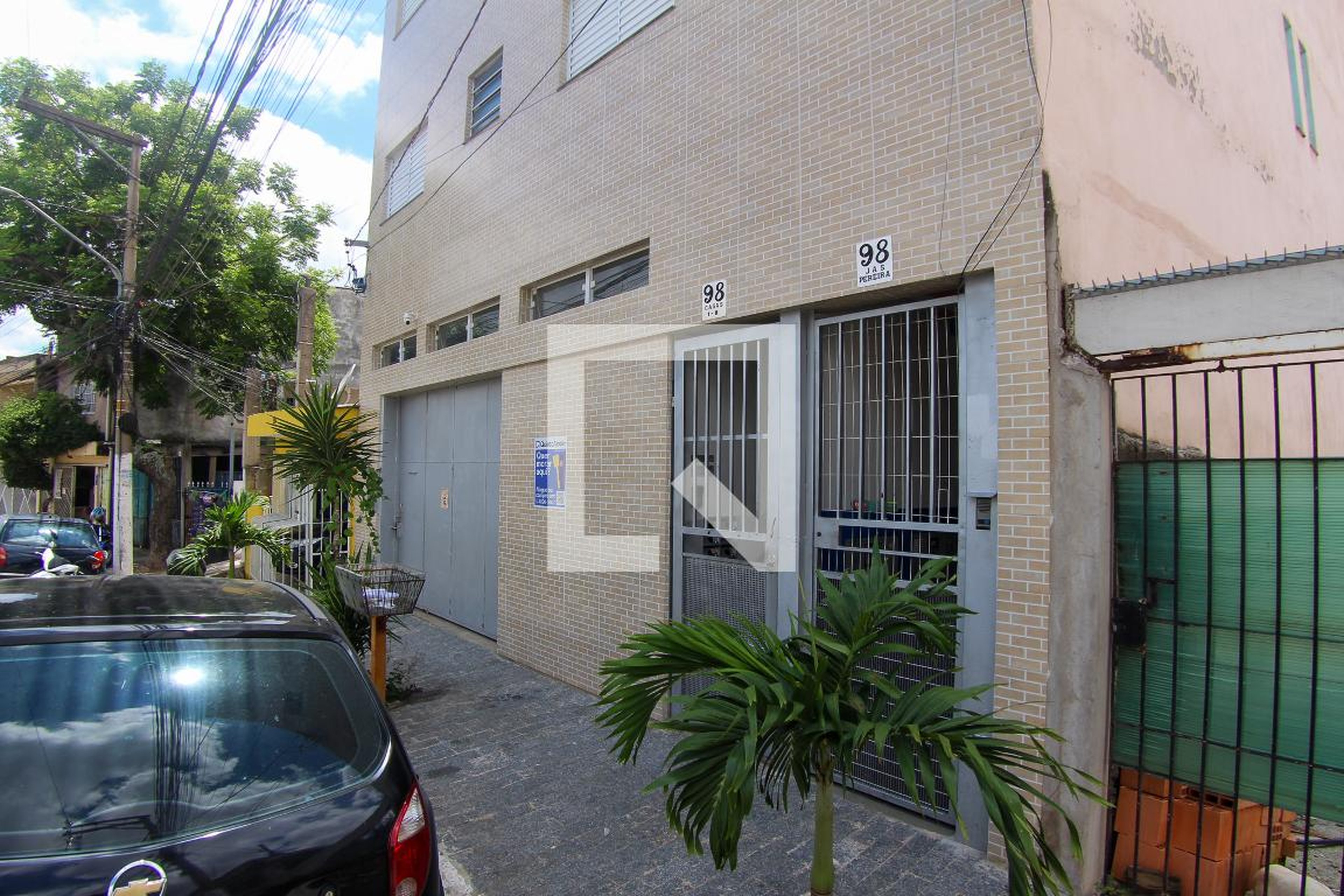 Fachada Condomínio em Rua Escânio Cerqueira, 98