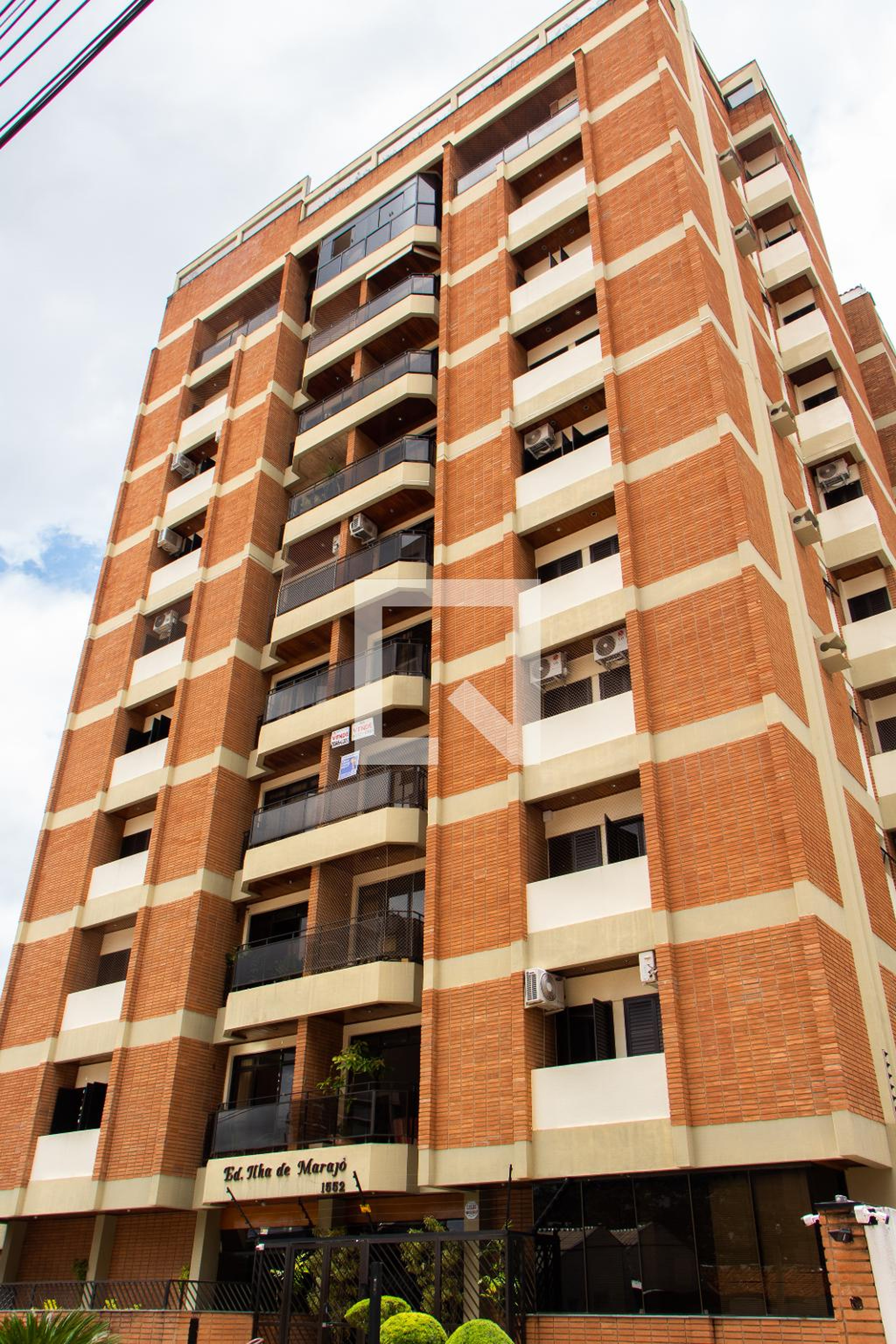 FACHADA Condomínio em Rua Ferreira Penteado, 1552