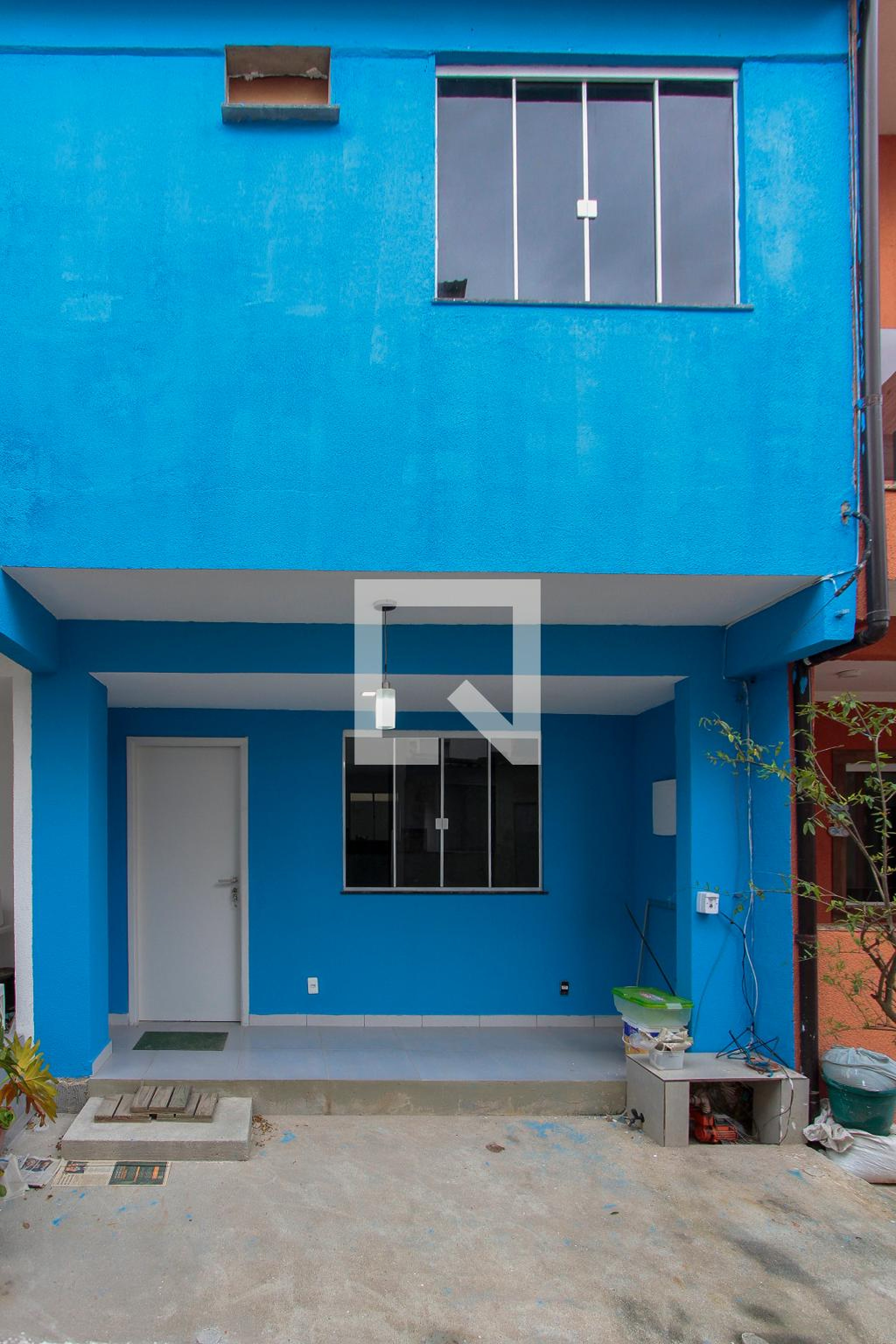 Fachada Condomínio em Rua Calheiros Gomes, 100