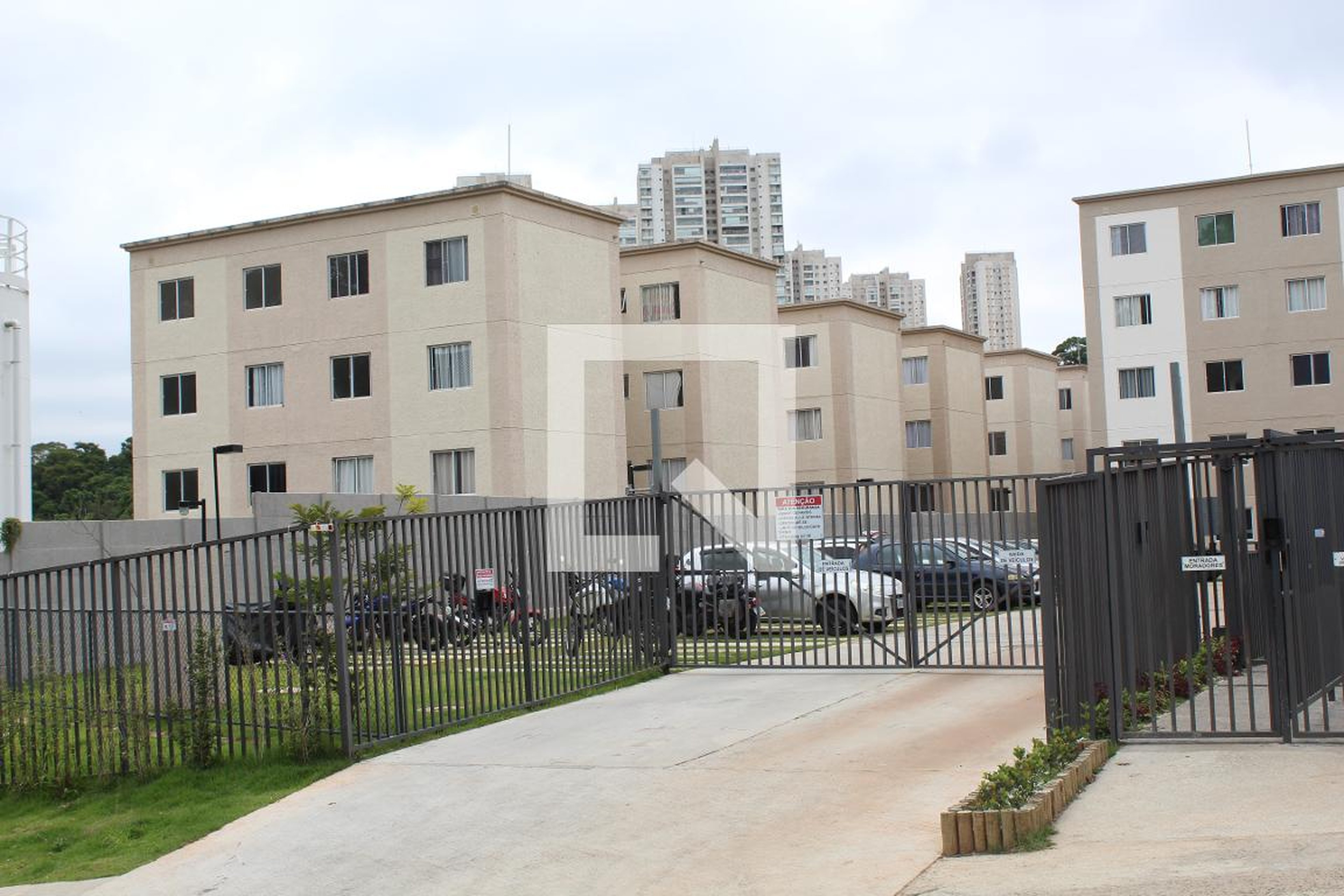 Fachada Condomínio em Rua João Moreira Salles, 0