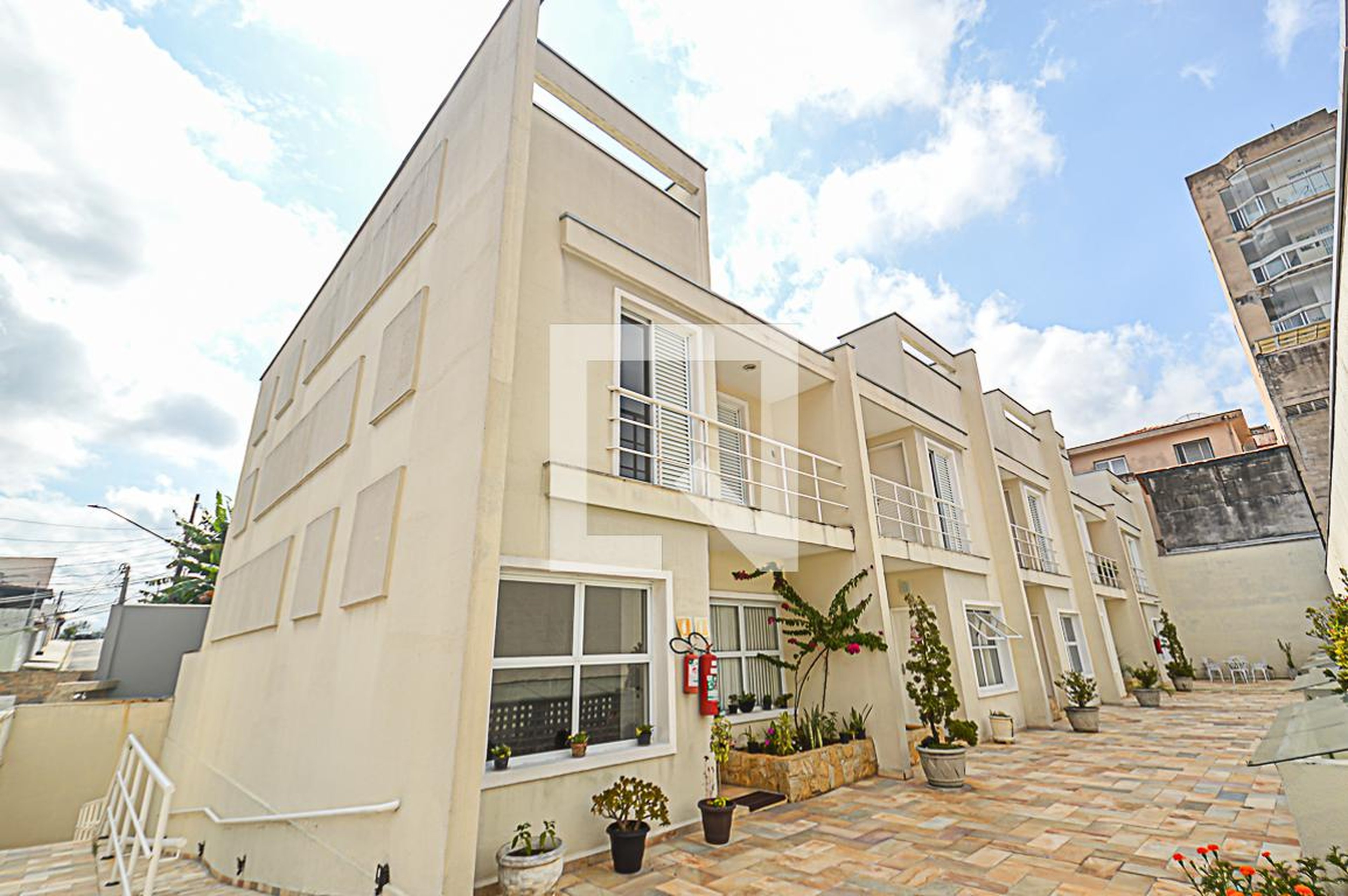 Fachada Condomínio em Rua Joracy Camargo, 104