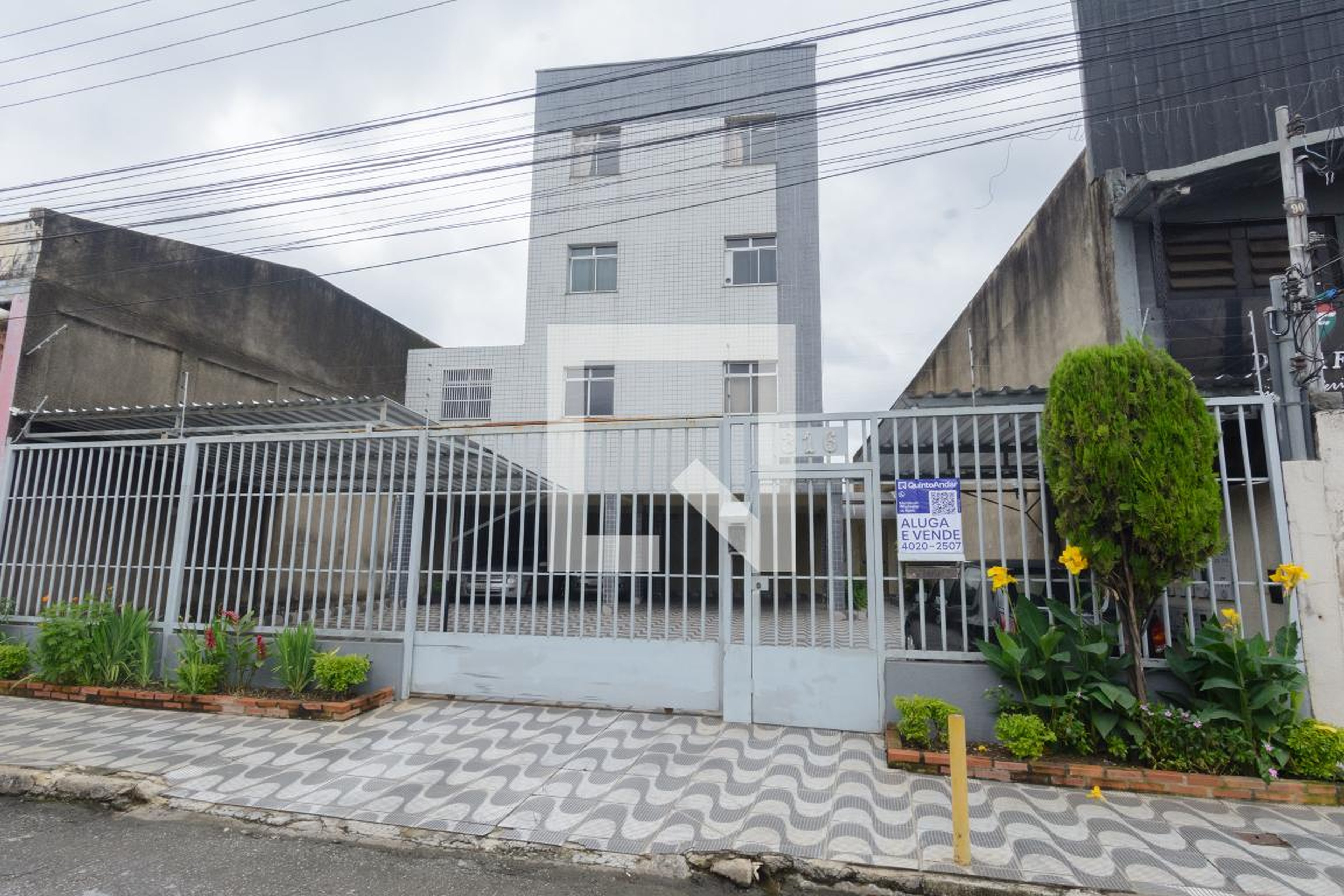Fachada Condomínio em Rua Camilo Schiara, 316