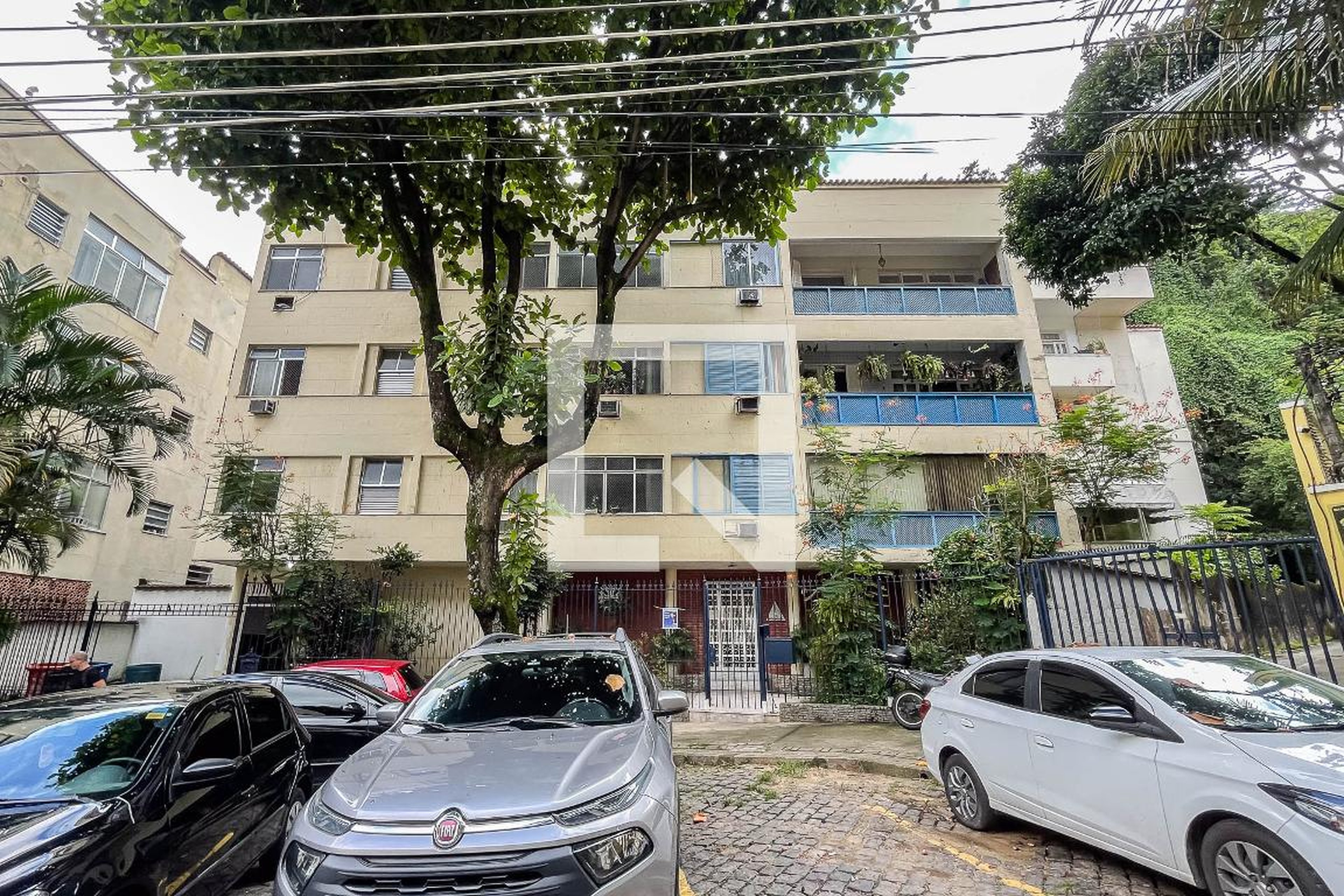 Fachada Condomínio em Rua Tenente Viêira Sampaio, 165