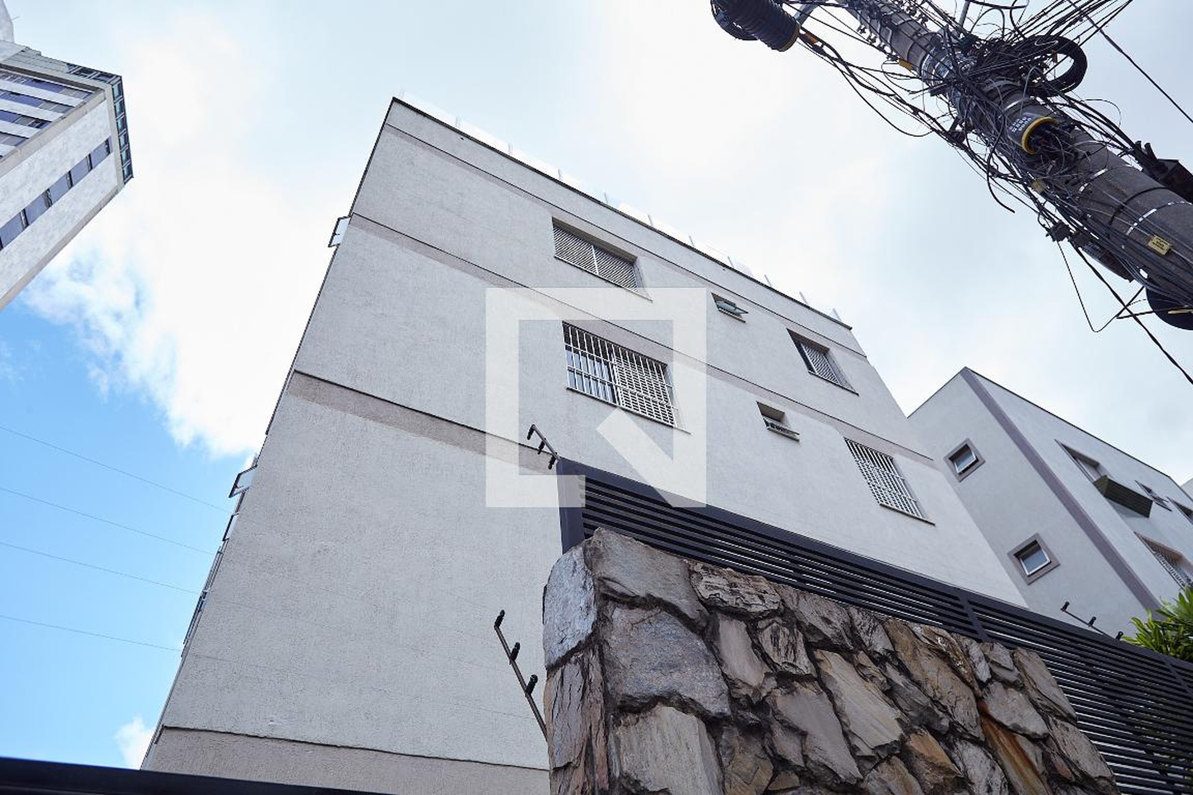 Fachada Condomínio em Rua Professor Aníbal de Matos, 396