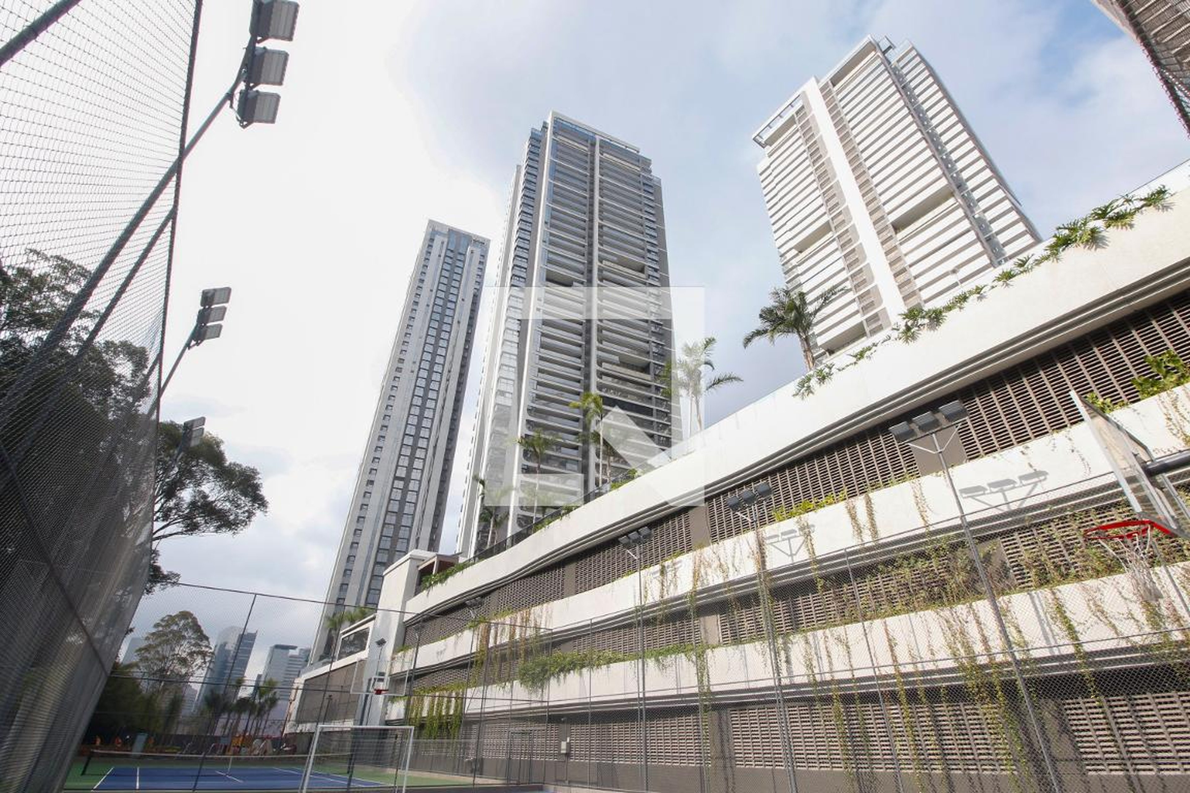 Fachada Condomínio em Rua São Bonifácio, 14500