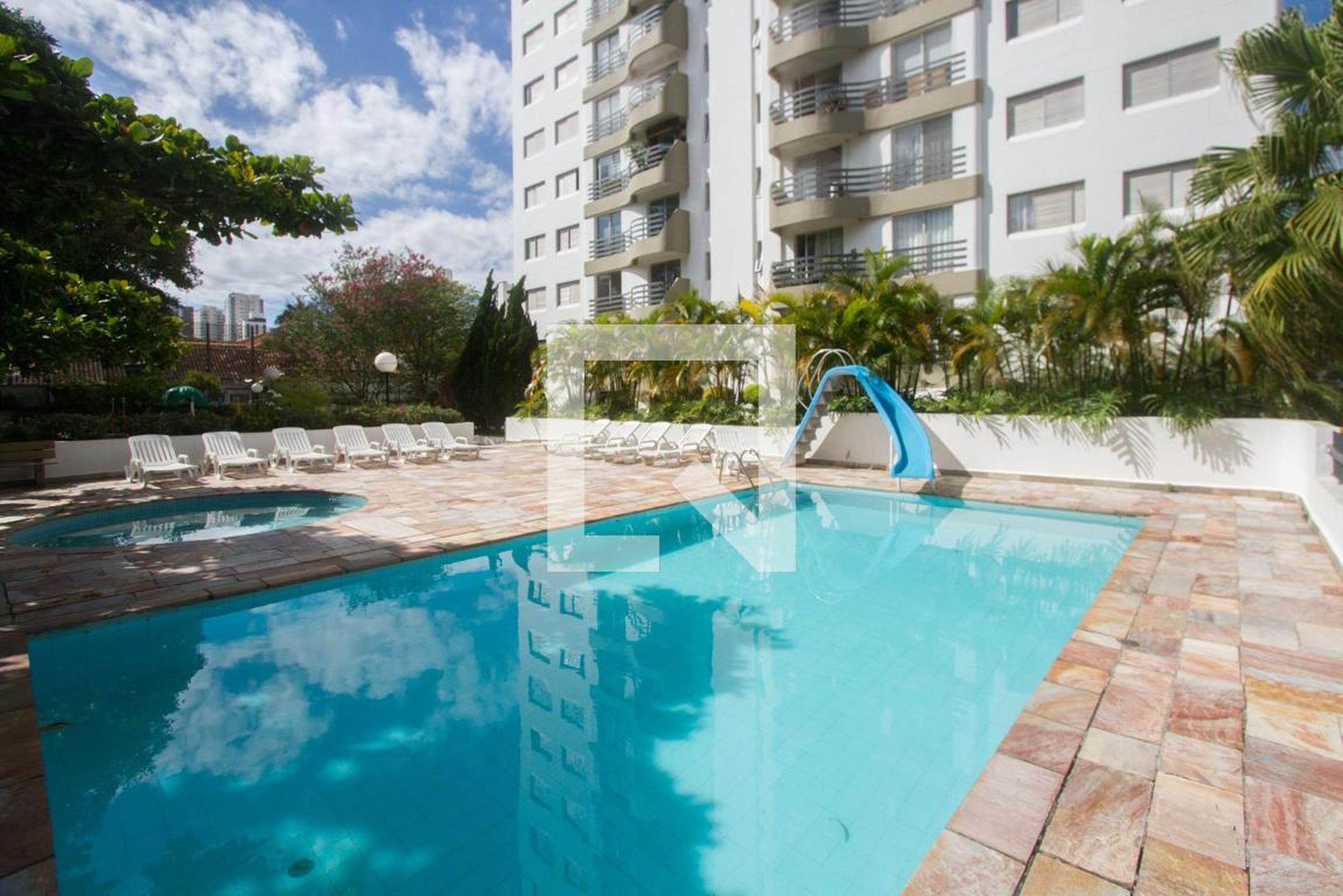 Piscina - Edifício Maison Fribourg