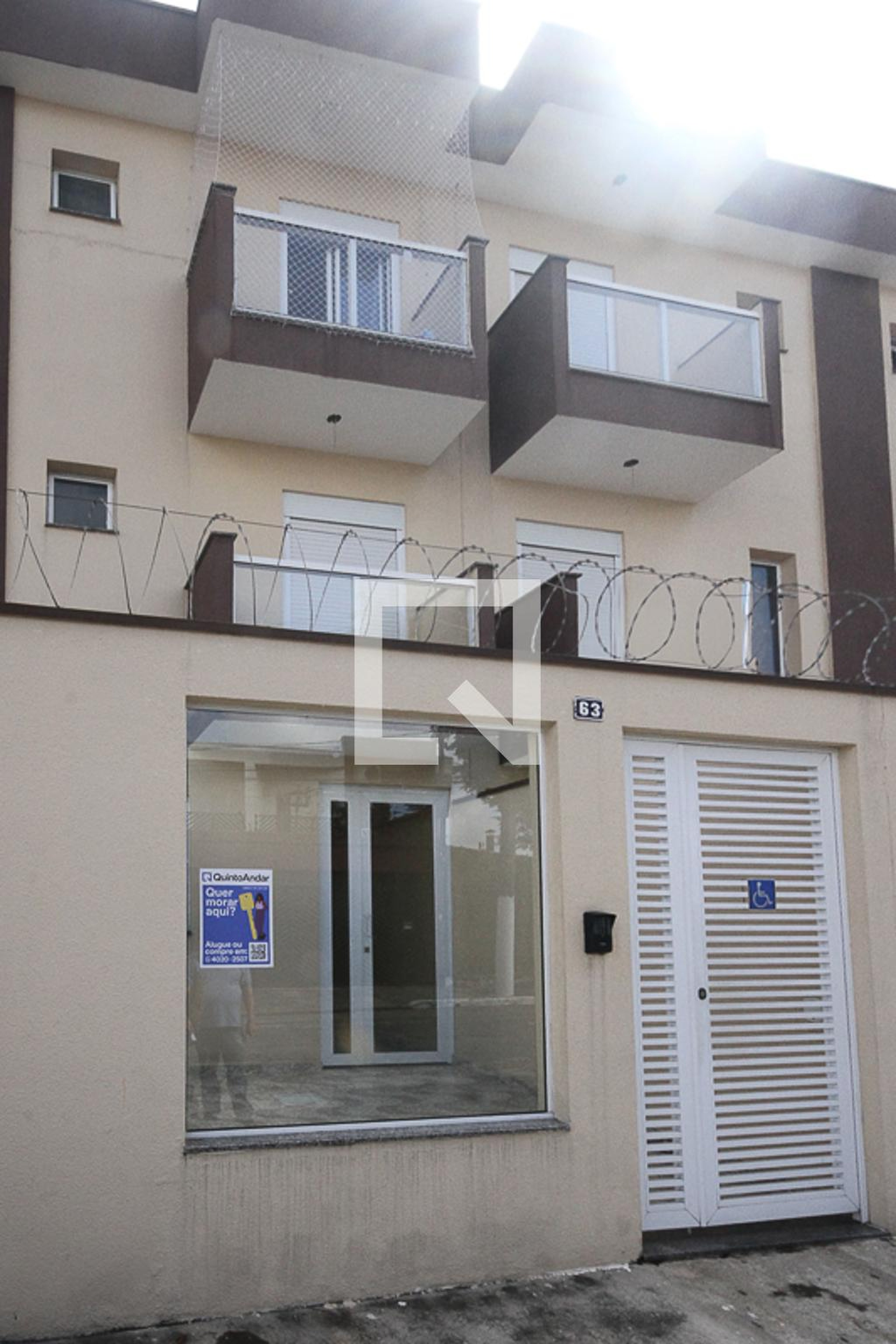 Fachada Condomínio em Rua Leonardo Vilas Boas, 63