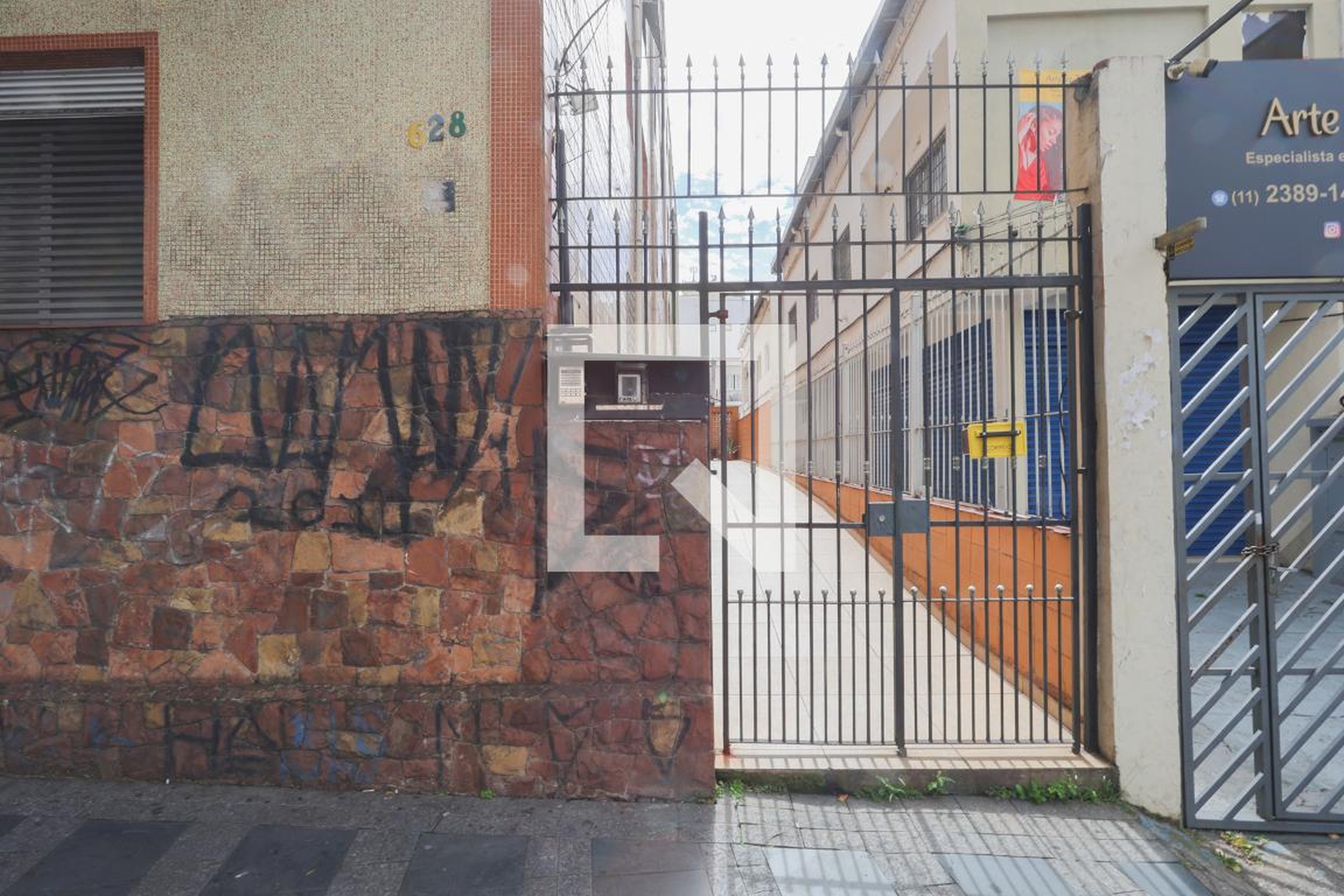 Fachada do condomínio Condomínio em Rua Ezequiel Freire, 628