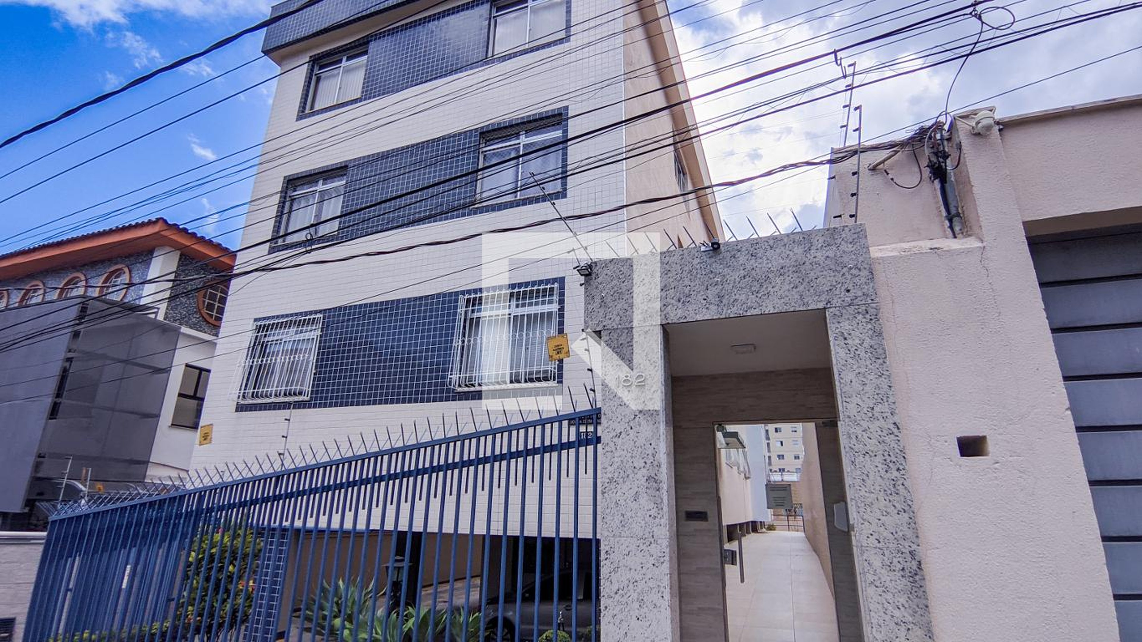 Fachada do Prédio Condomínio em Rua Jaime Gomes, 182