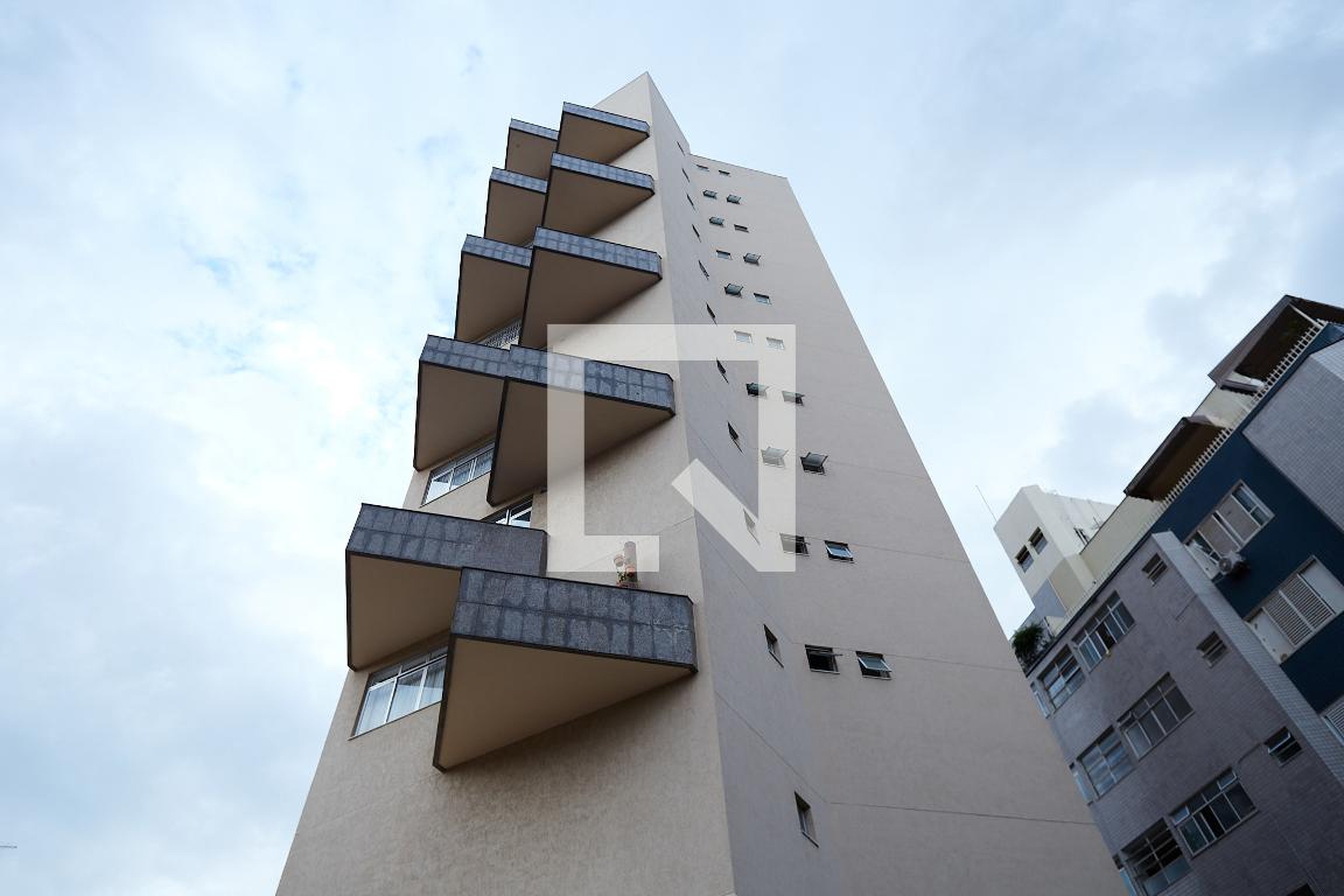 Fachada Condomínio em Rua Jornalista Jaír Silva, 443