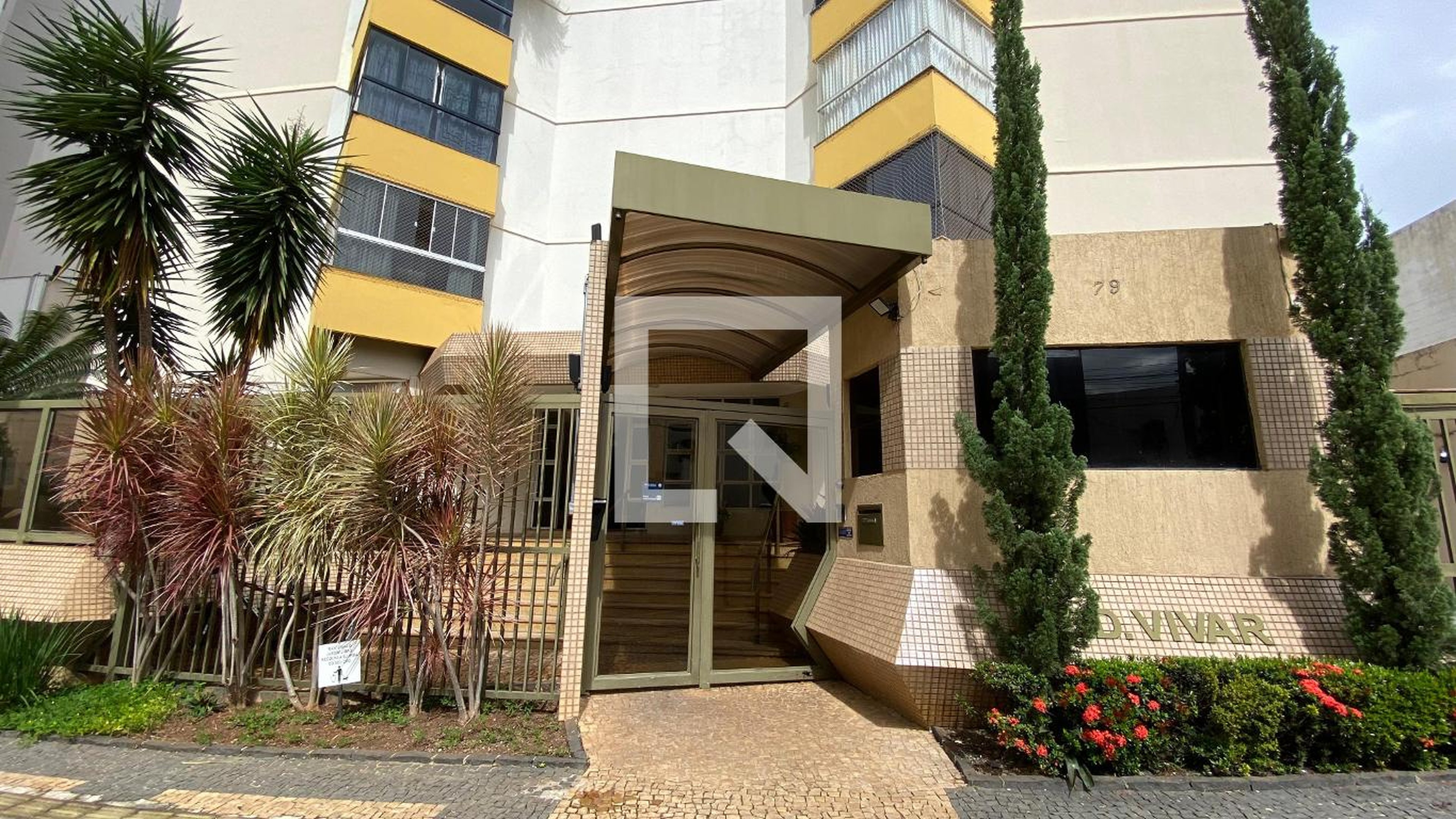 Fachada Condomínio em Rua C-258, 79