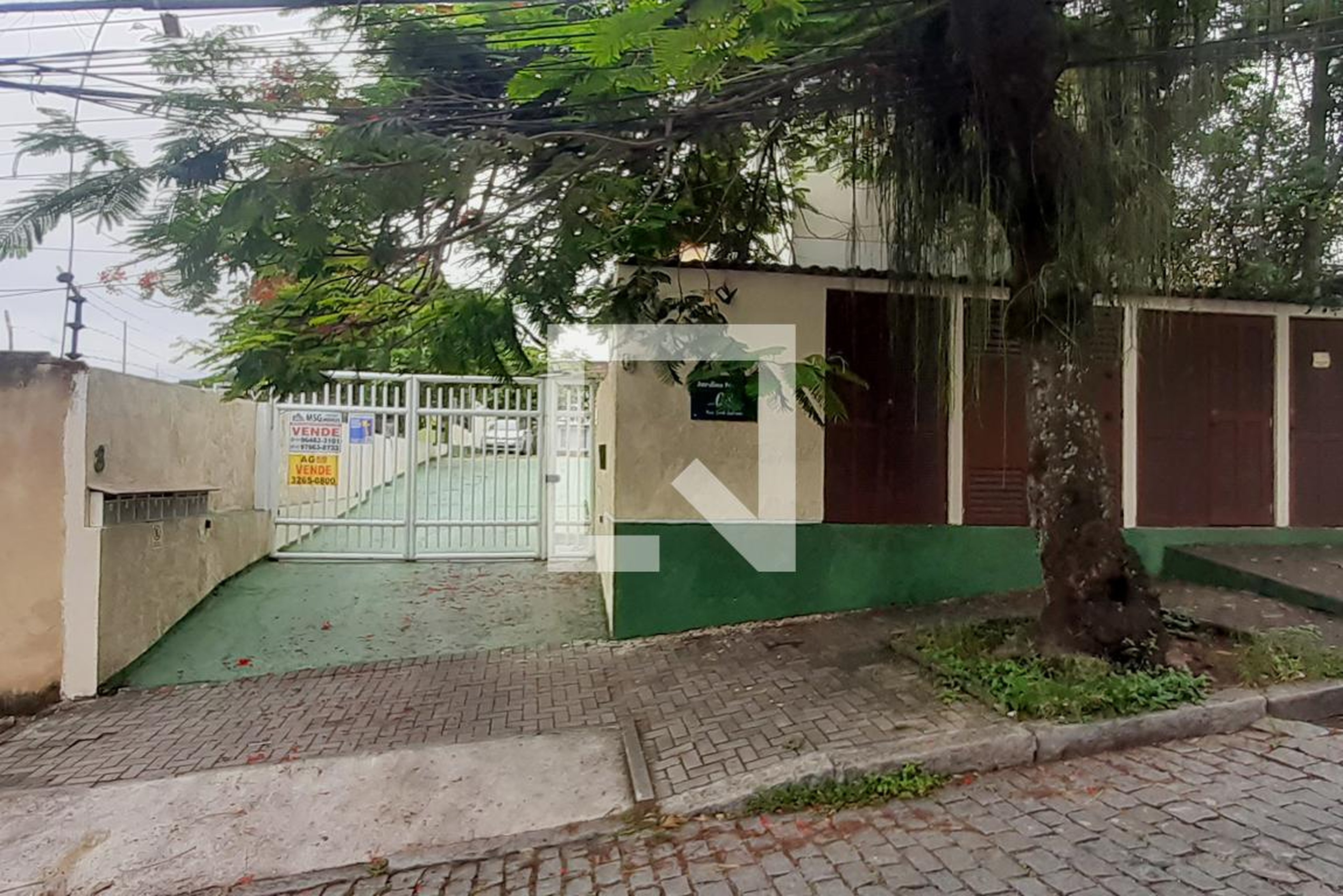 Fachada Condomínio em Rua Lívio Barreto, 8