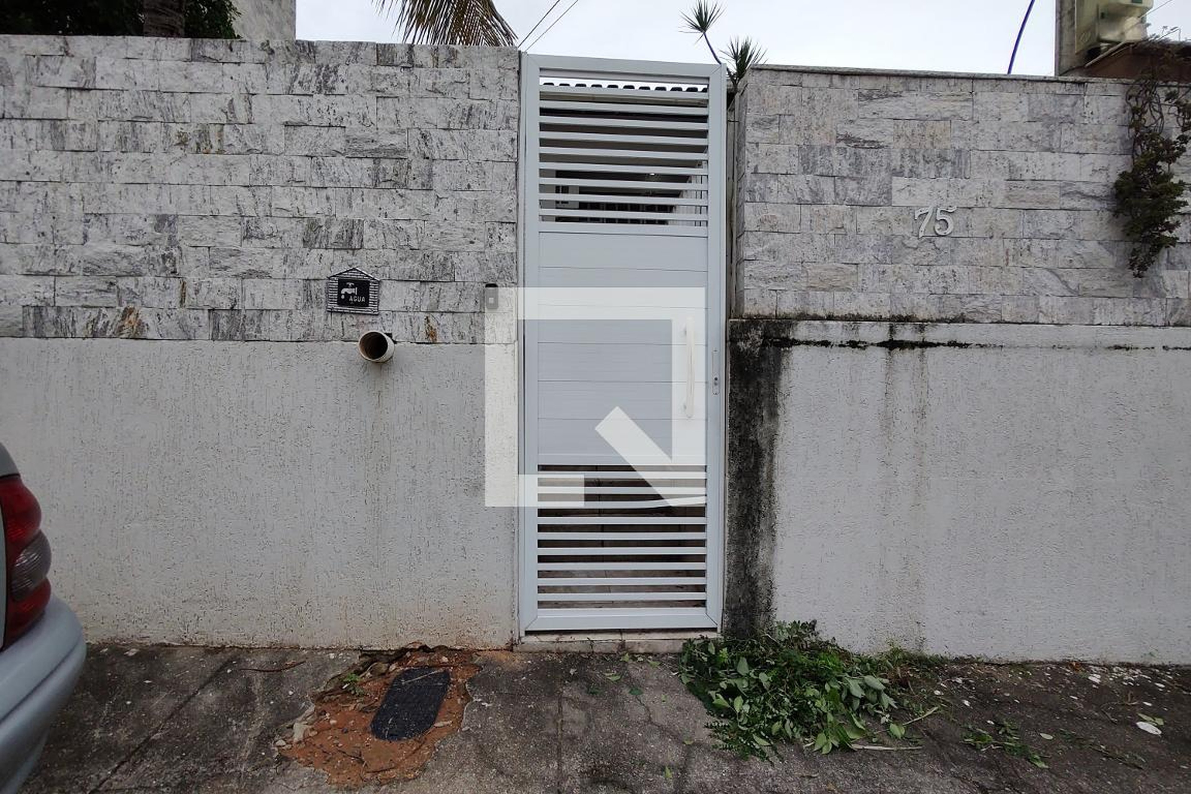 Fachada Condomínio em Rua Aperibe, 75