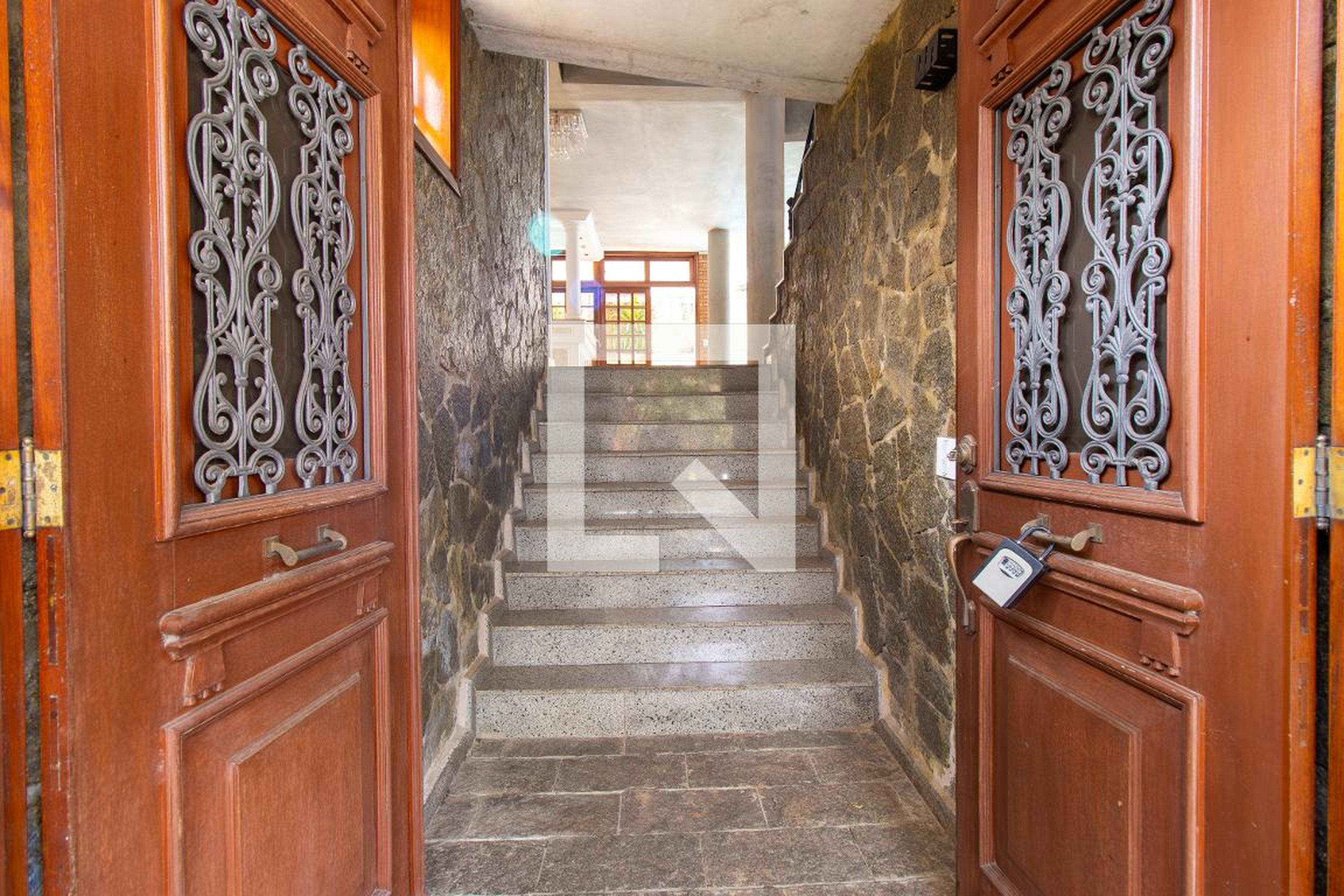 Hall de entrada Condomínio em Rua Mendonça Furtado, 515