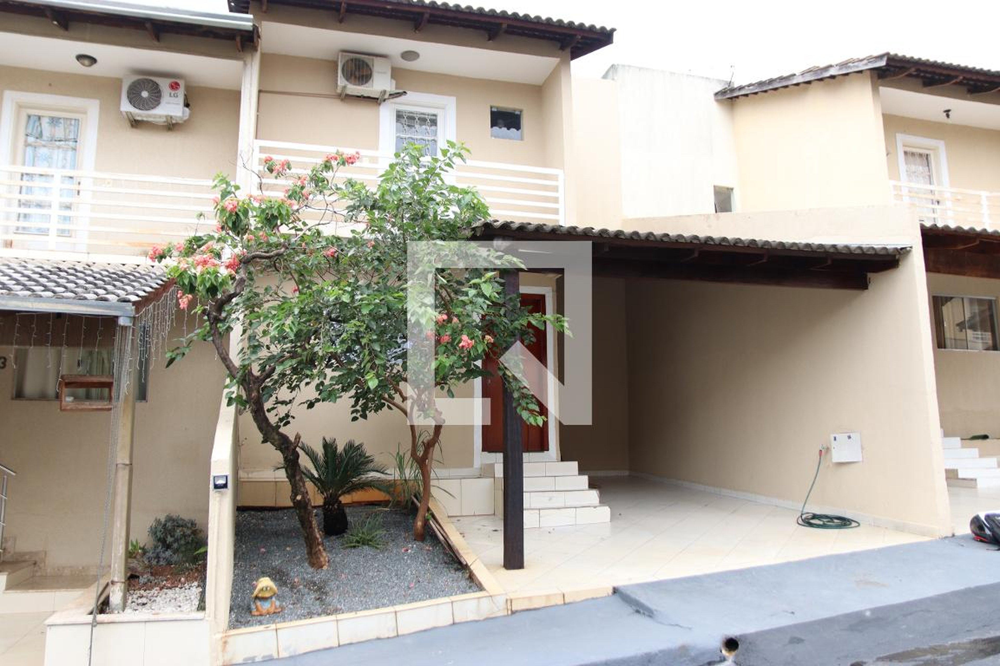 Fachada Condomínio em Rua da Prata, 350