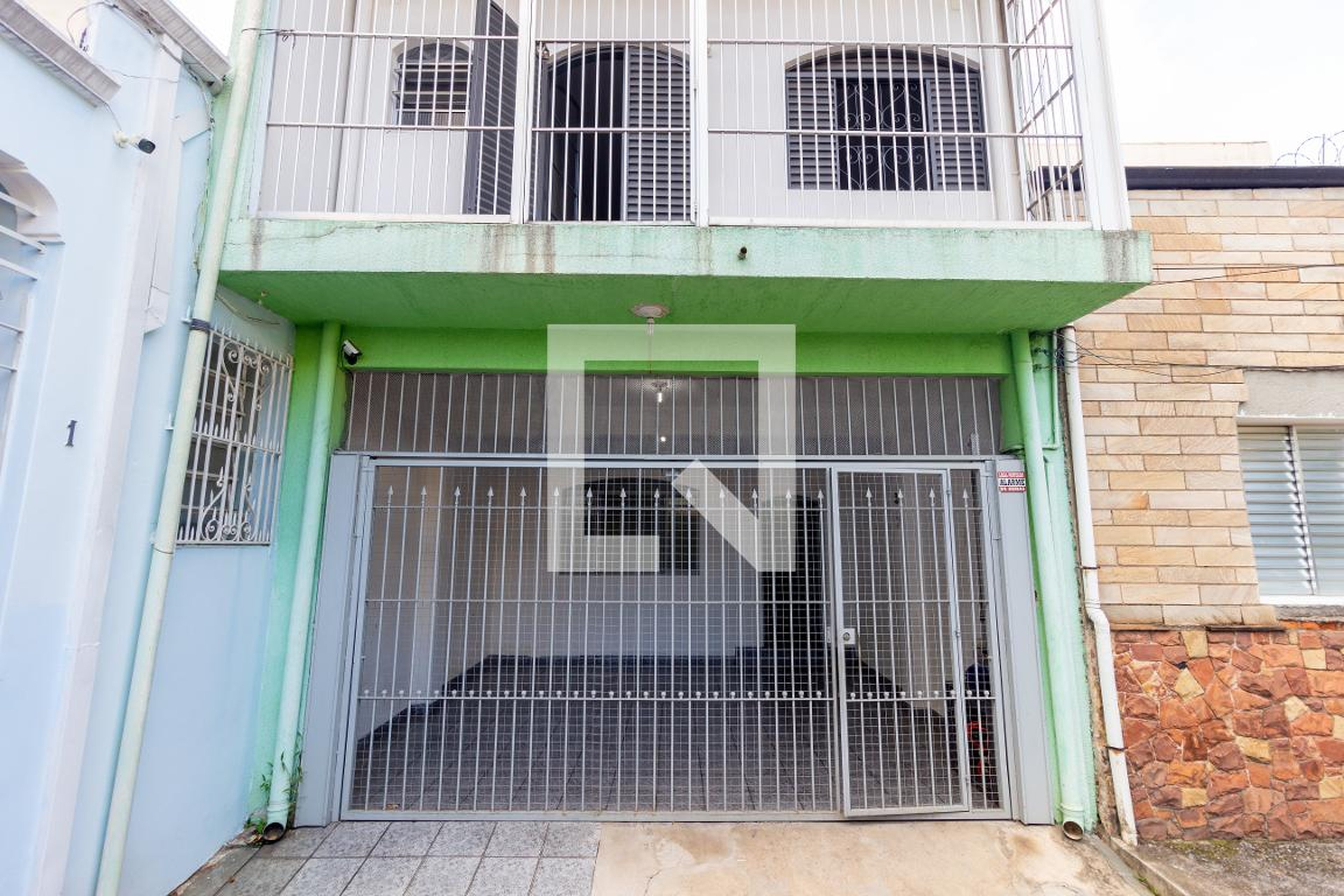 Fachada Condomínio em Rua Doutor Clementino, 79