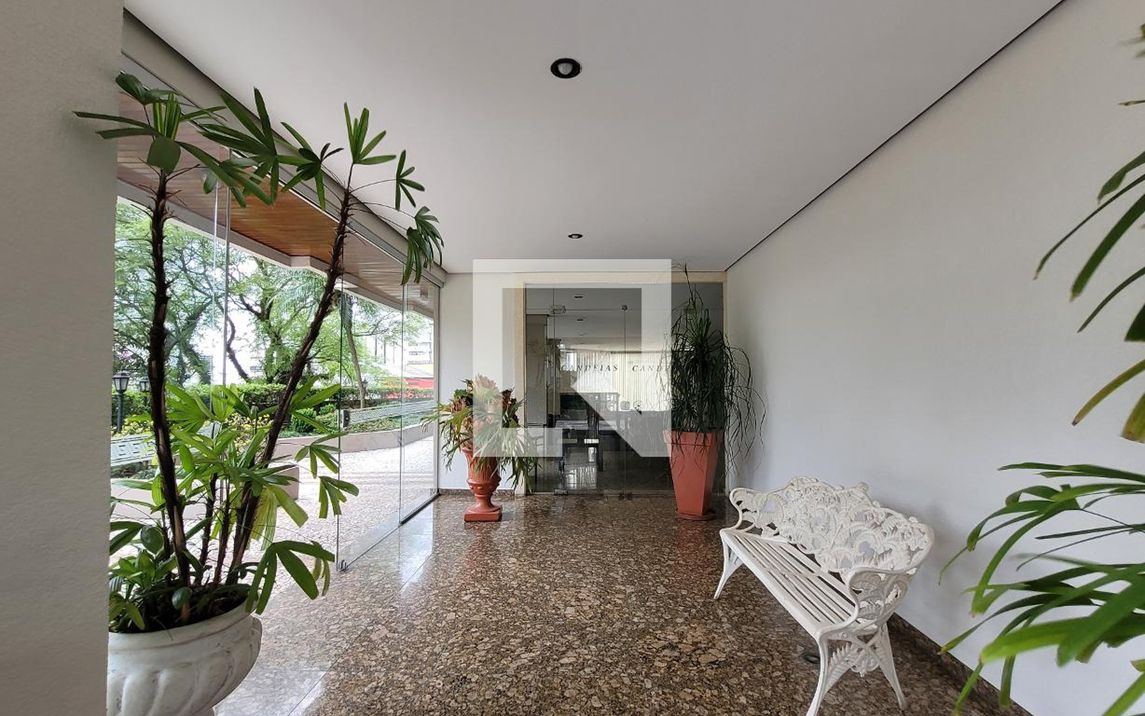 Entrada - Edifício Candeias