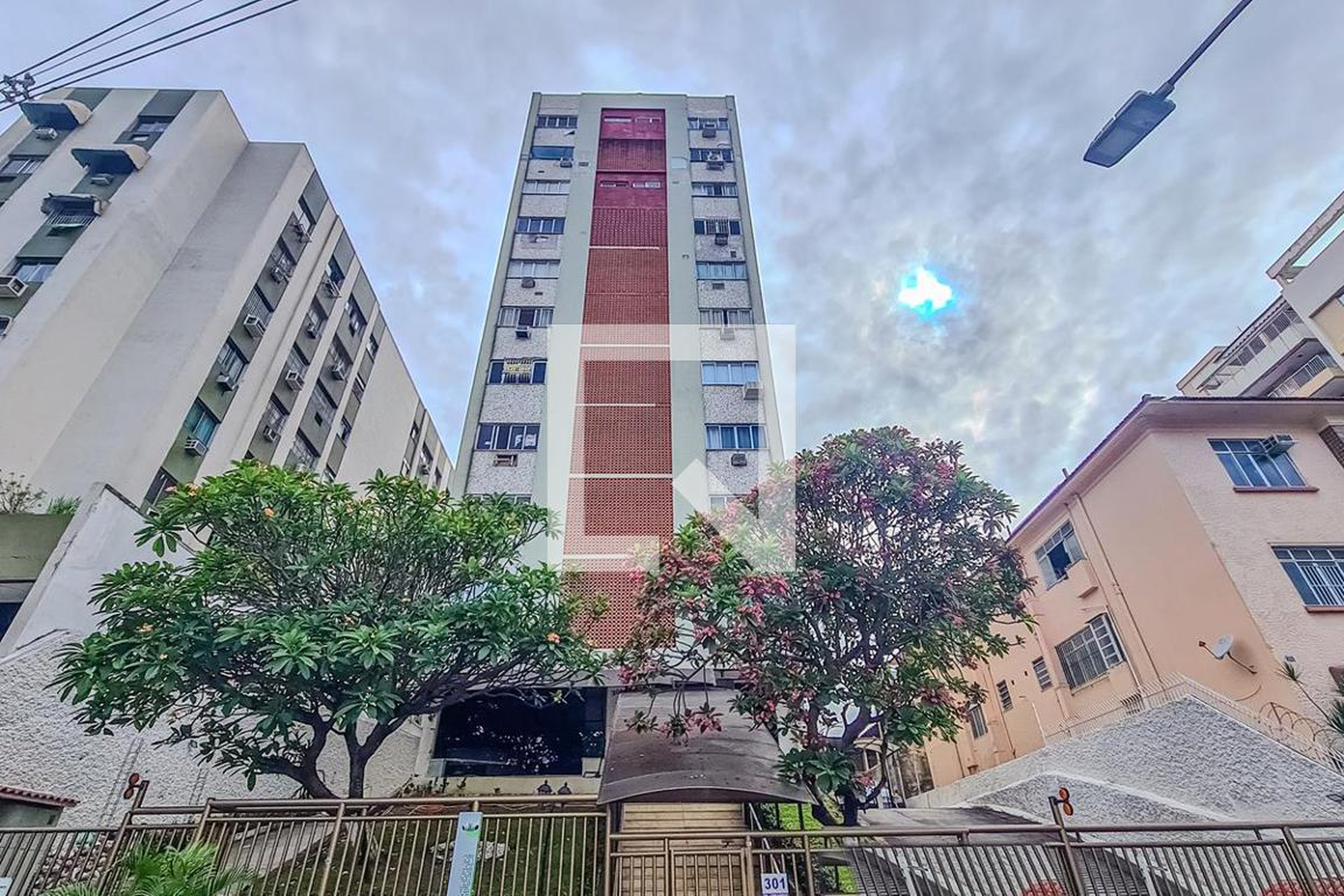 Fachada do Condomínio Condomínio Delgardo