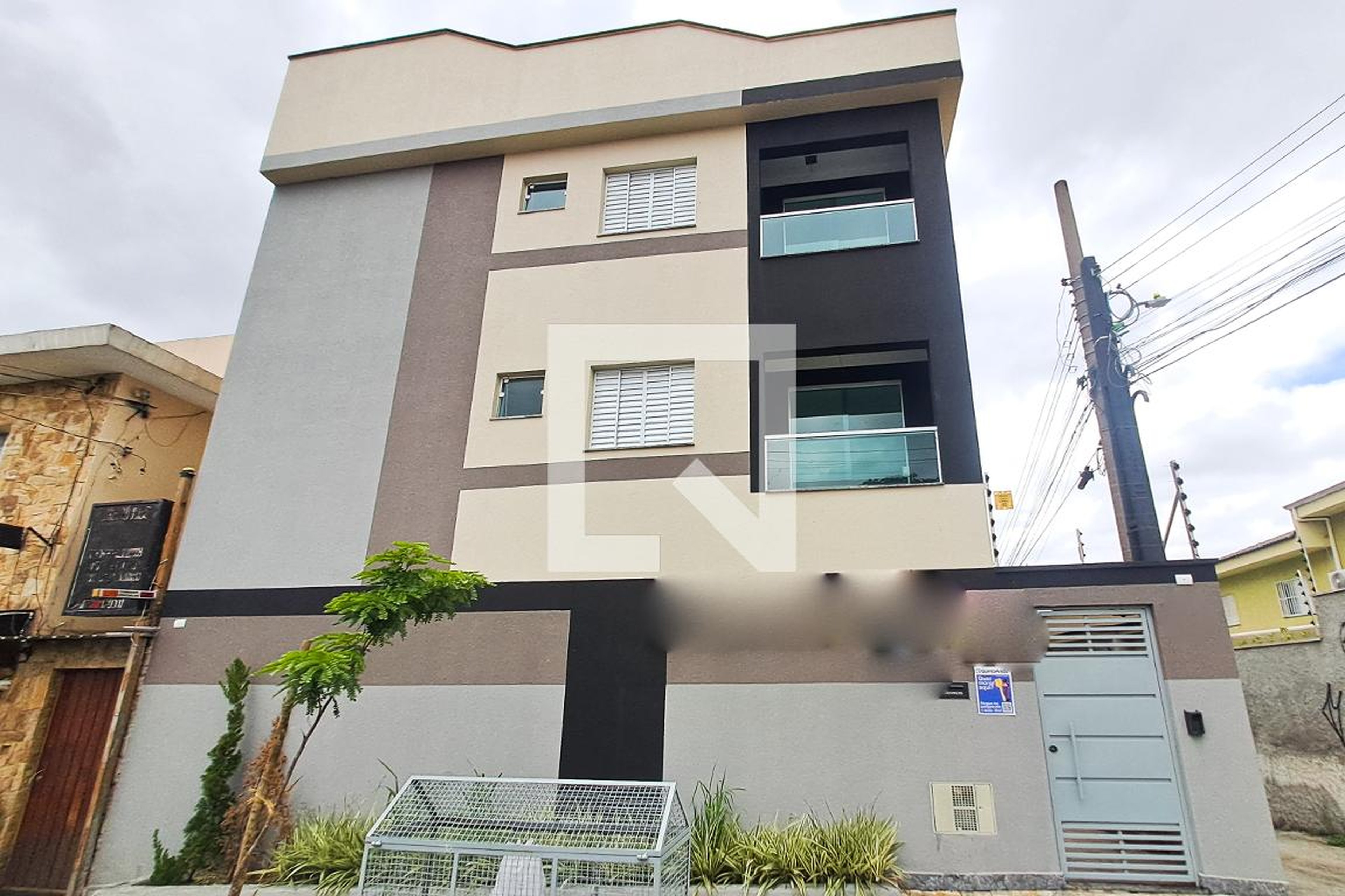 Fachada Condomínio em Rua Sinanduva, 250