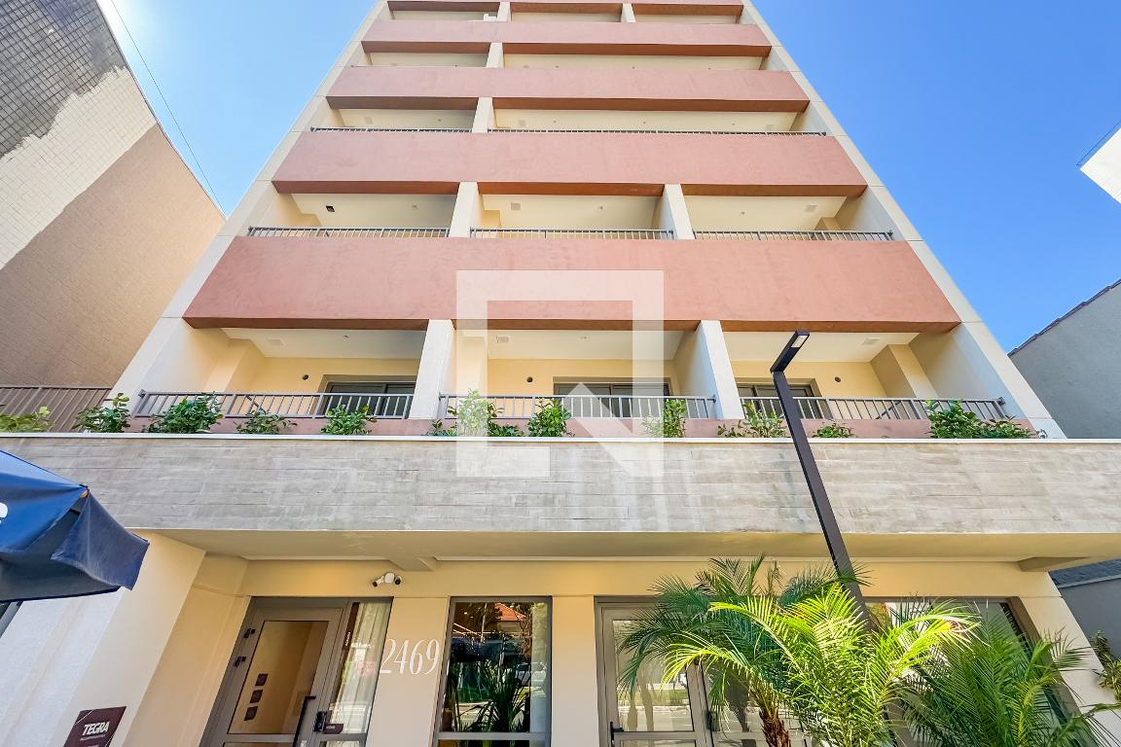 Fachada Condomínio em Rua Manuel de Paiva, 140