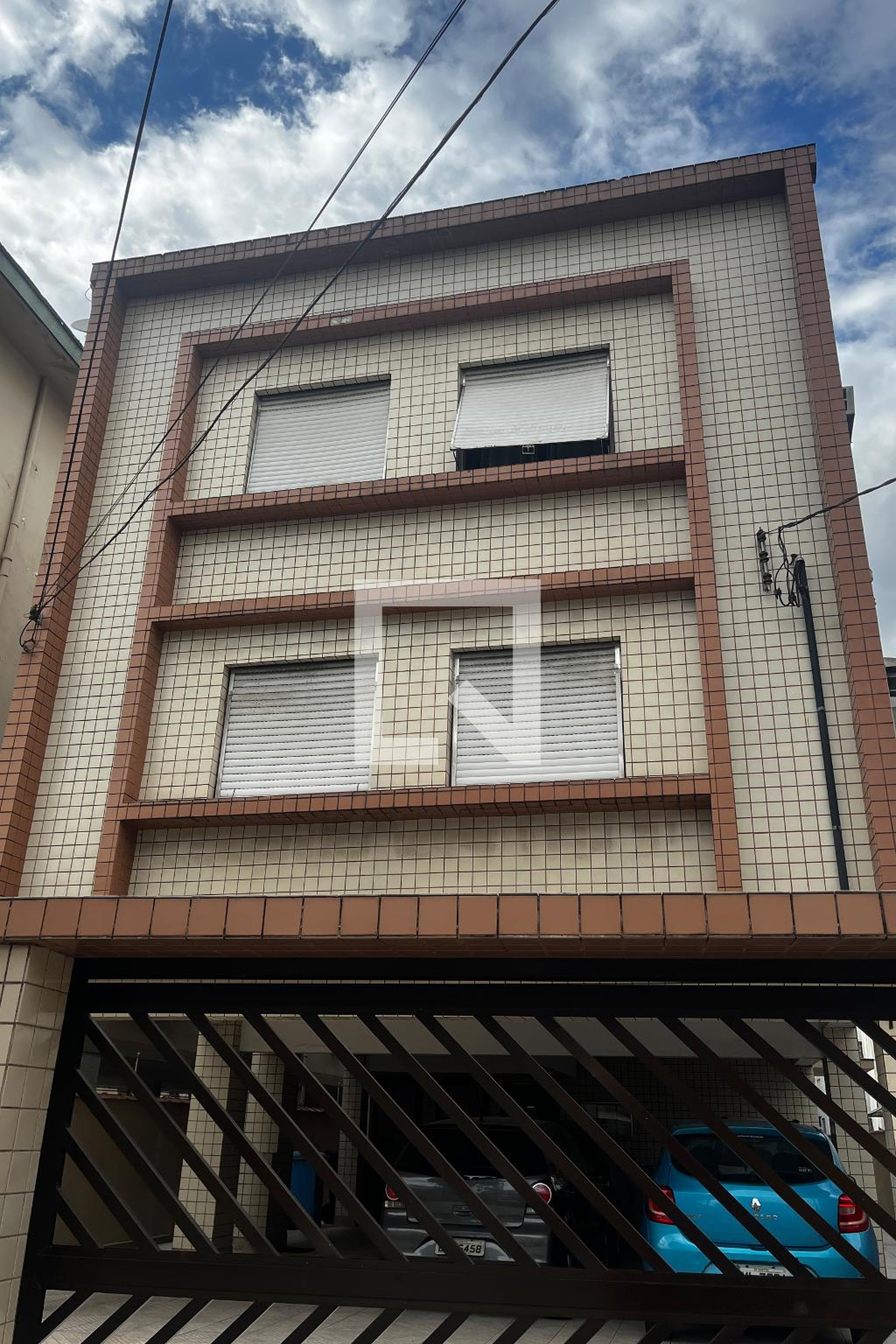 Fachada do Prédio Condomínio em Rua Goiás, 177