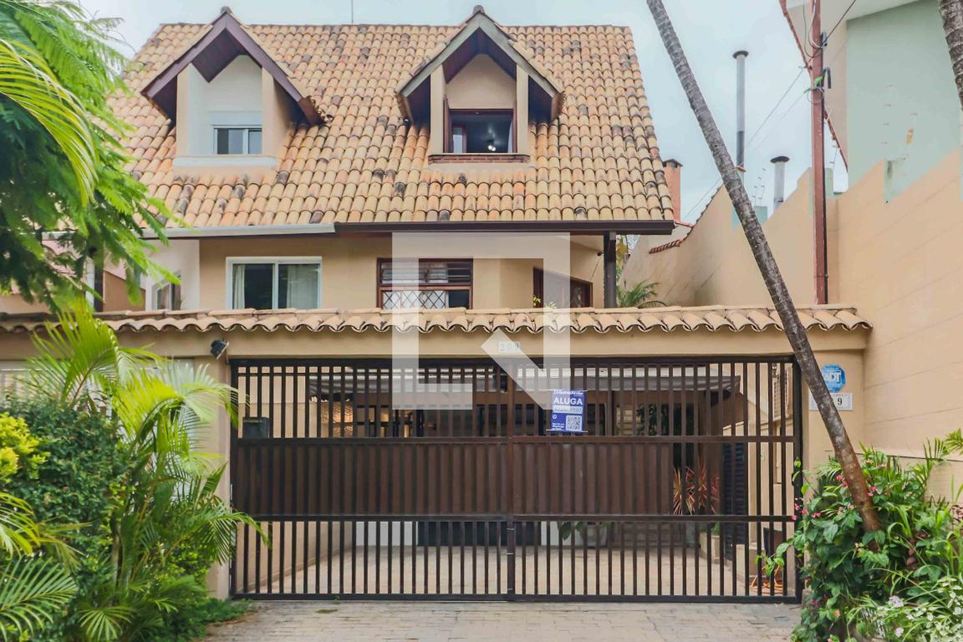 Fachada Condomínio em Rua Heitor Ariente, 209