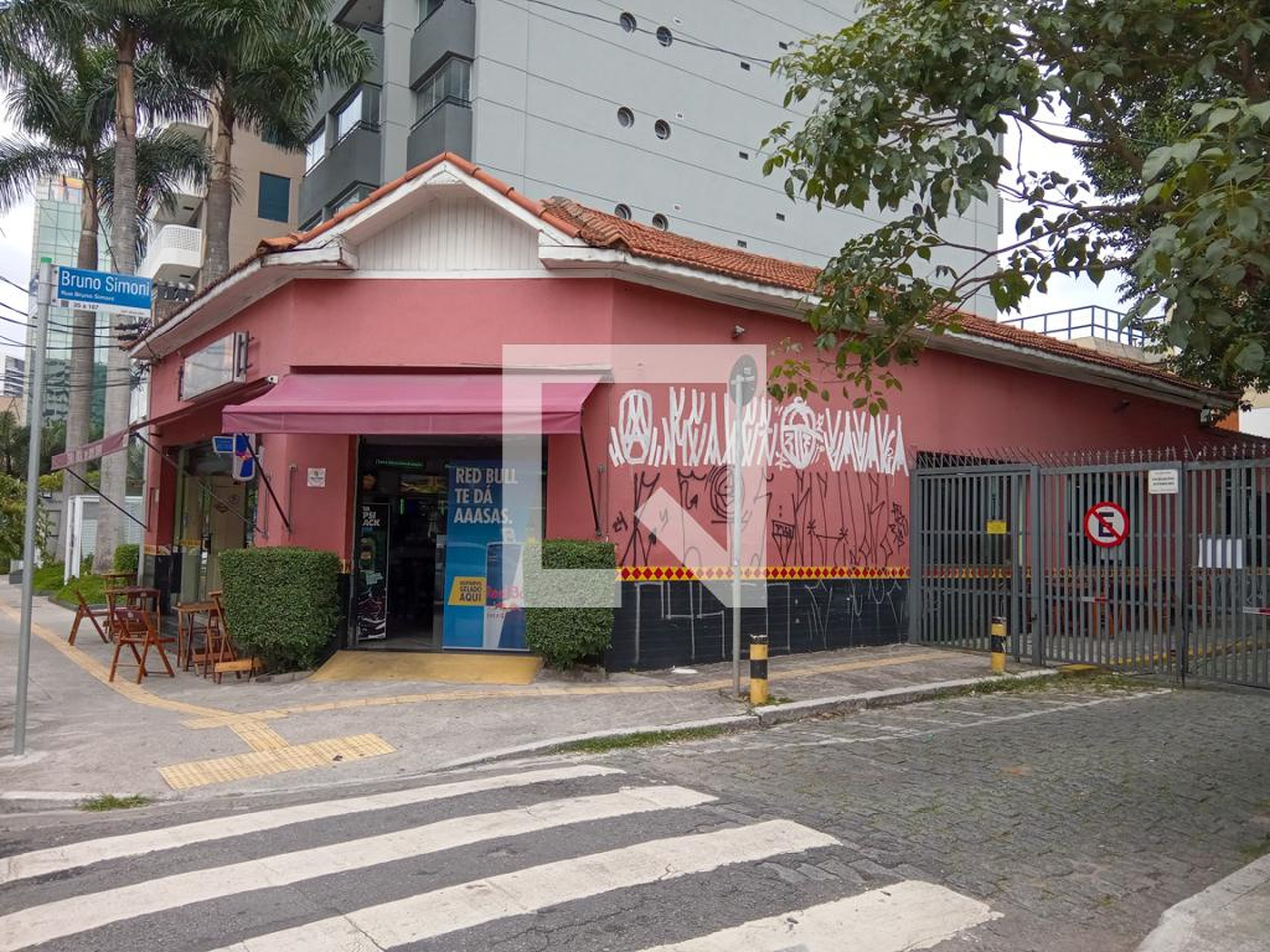 Fachada Condomínio em Rua Bruno Simoni, 35