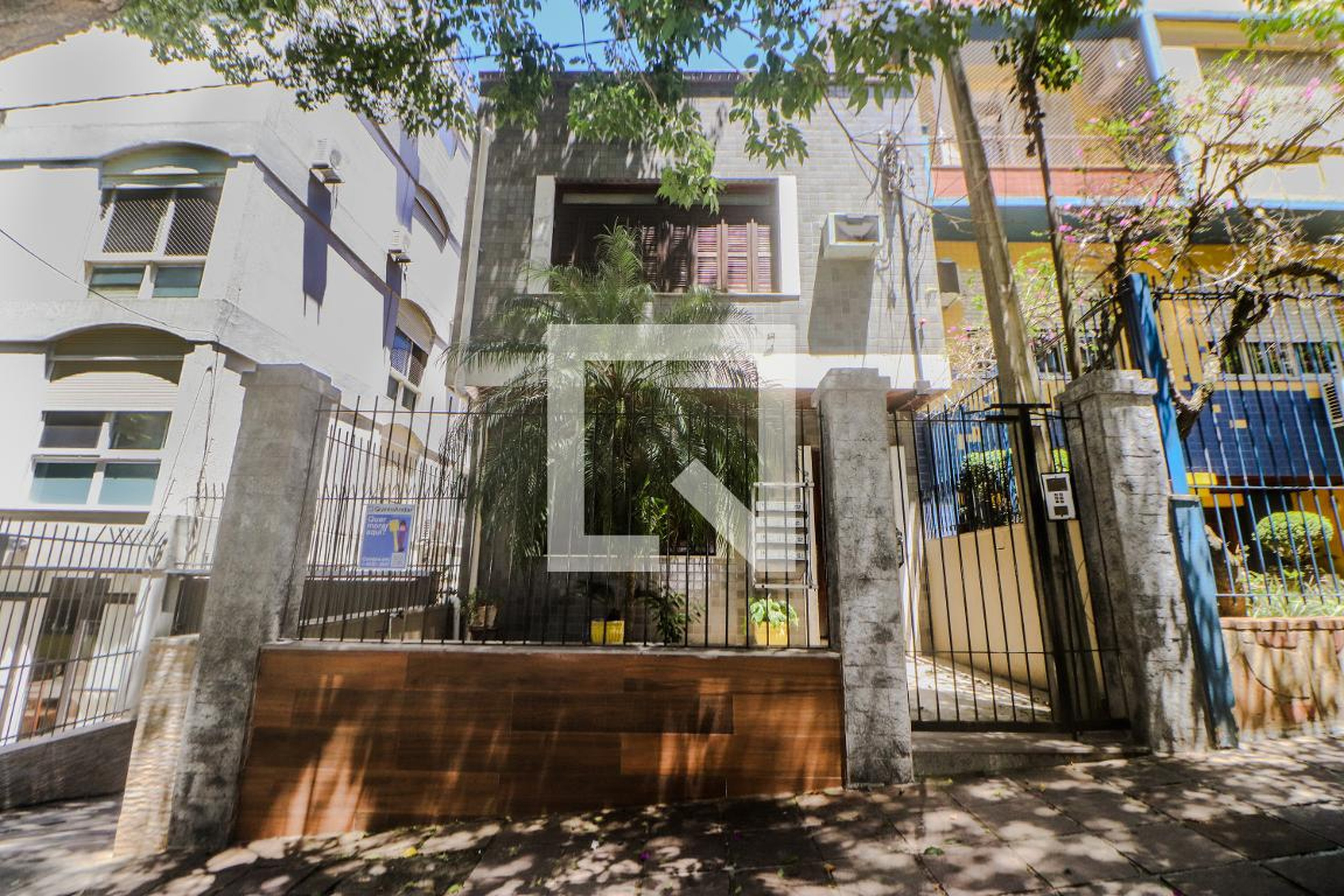 Fachada Condomínio em Rua Coronel Paulino Teixeira, 295