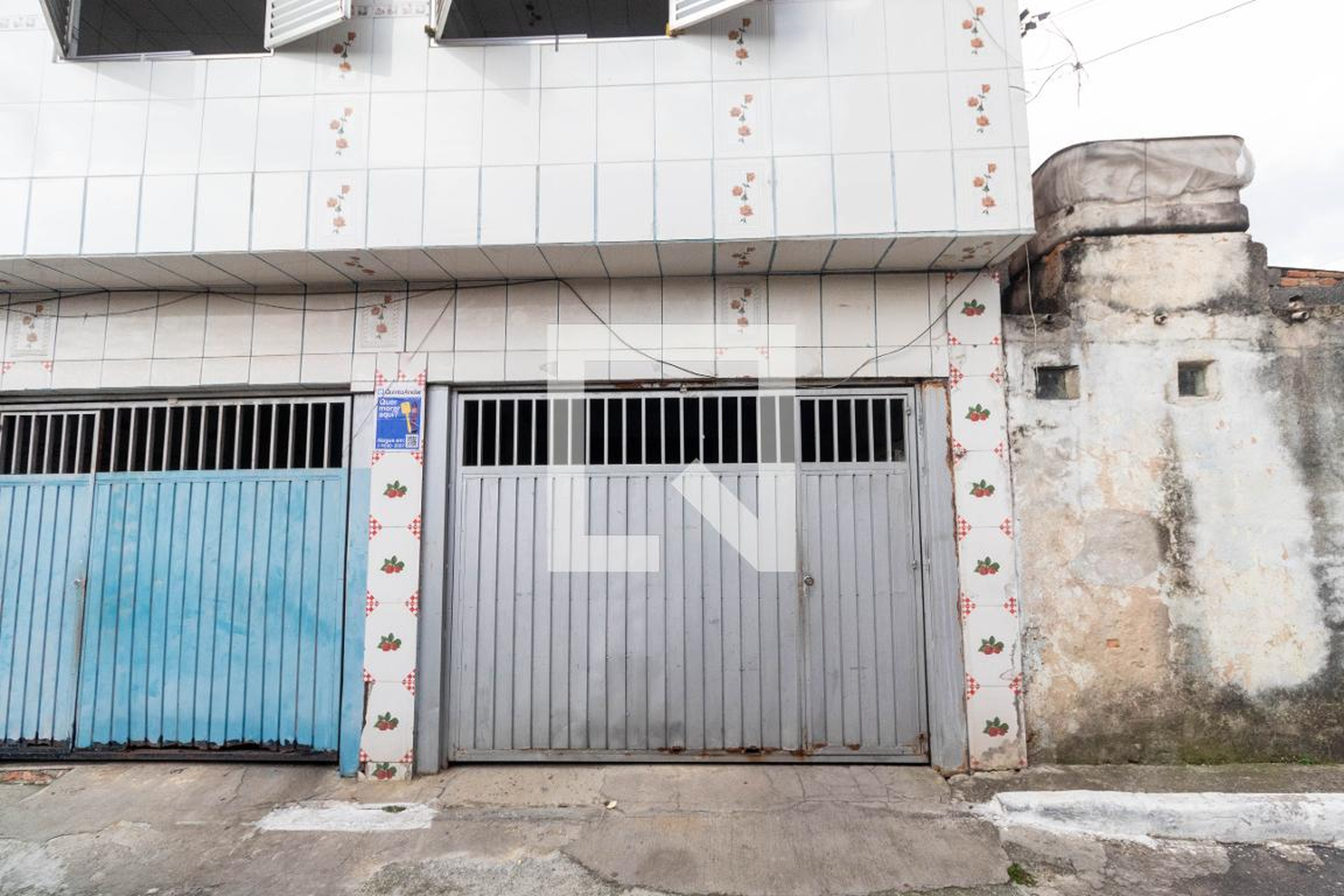 Fachada Condomínio em Viela 26, 2