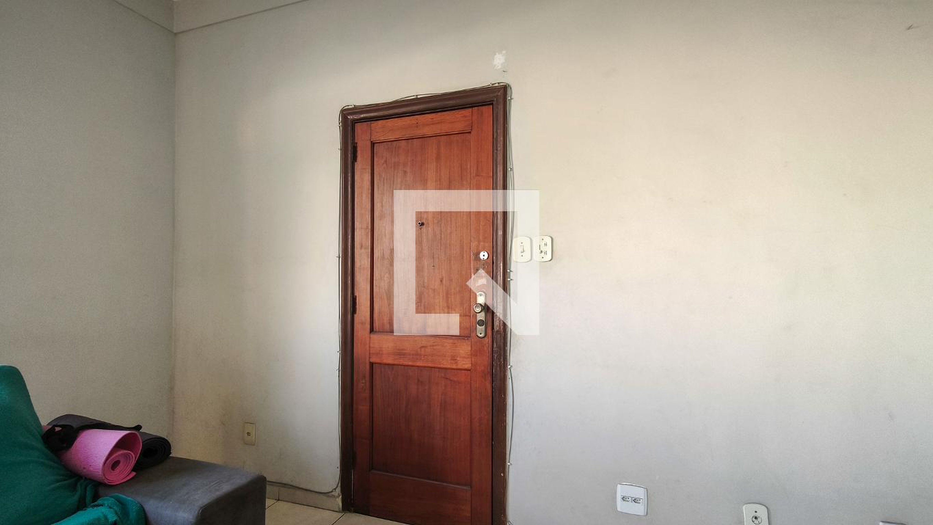 Entrada Condomínio em Rua Magalhães Castro, 245