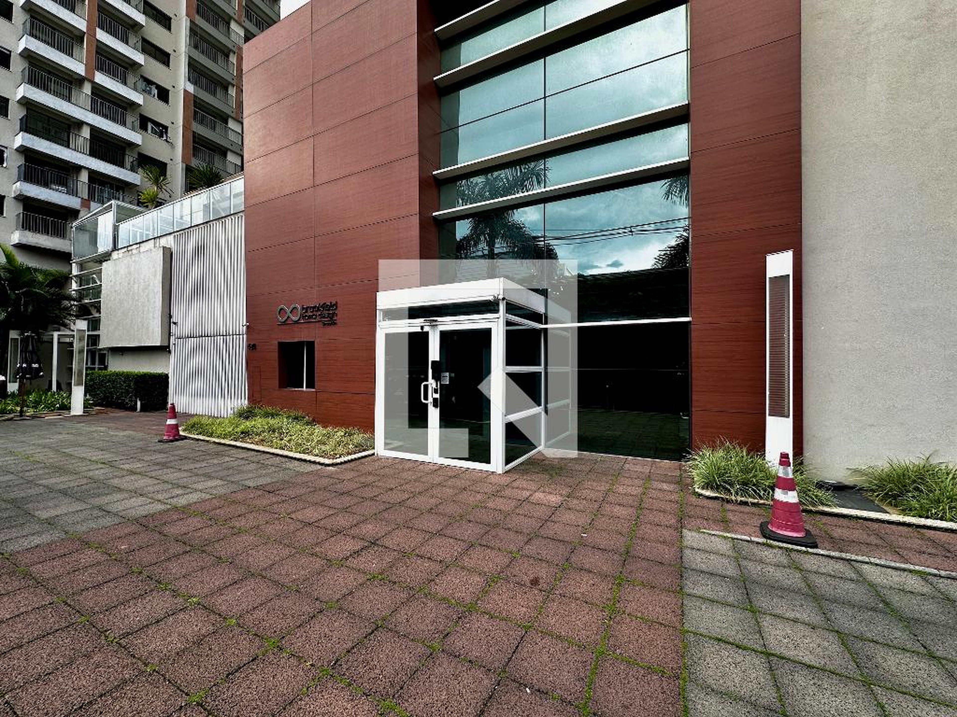 Fachada Condomínio em Rua Professor José Leite e Oiticica, 473