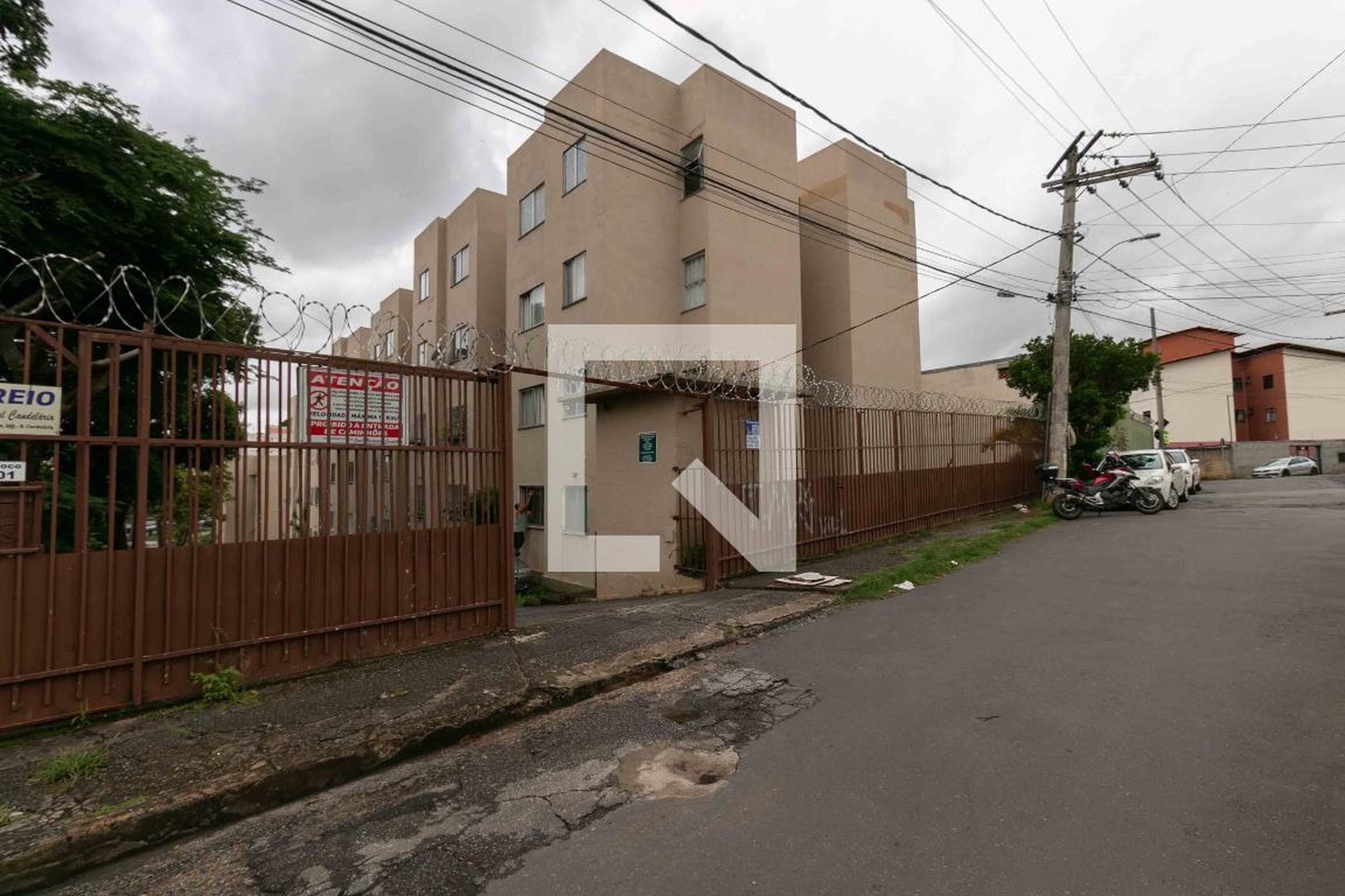 Fachada Condomínio em Rua Galdina Esteves Da Silva, 360