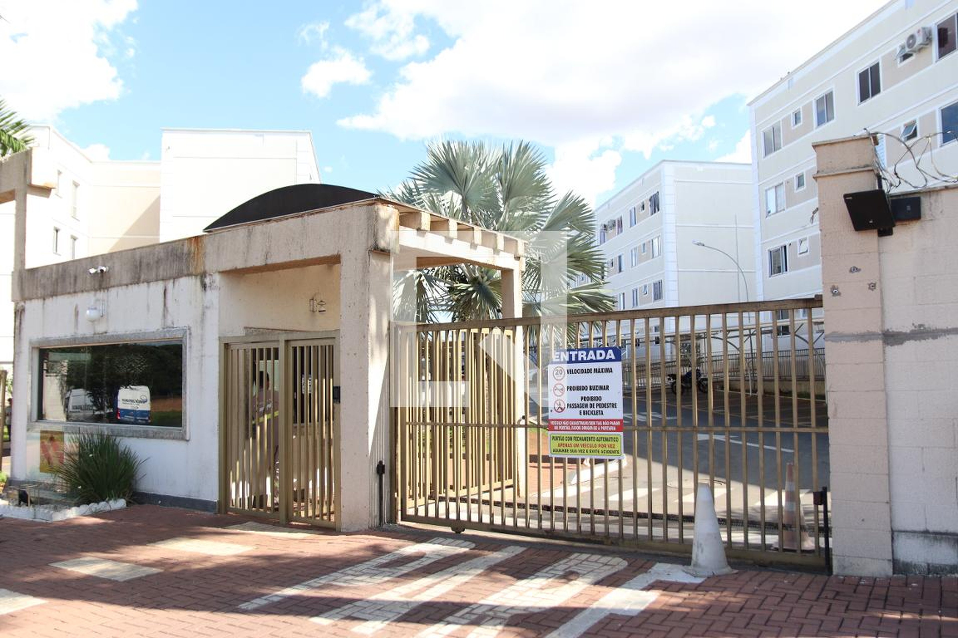 Fachada Condomínio em Rua PB 8, 8