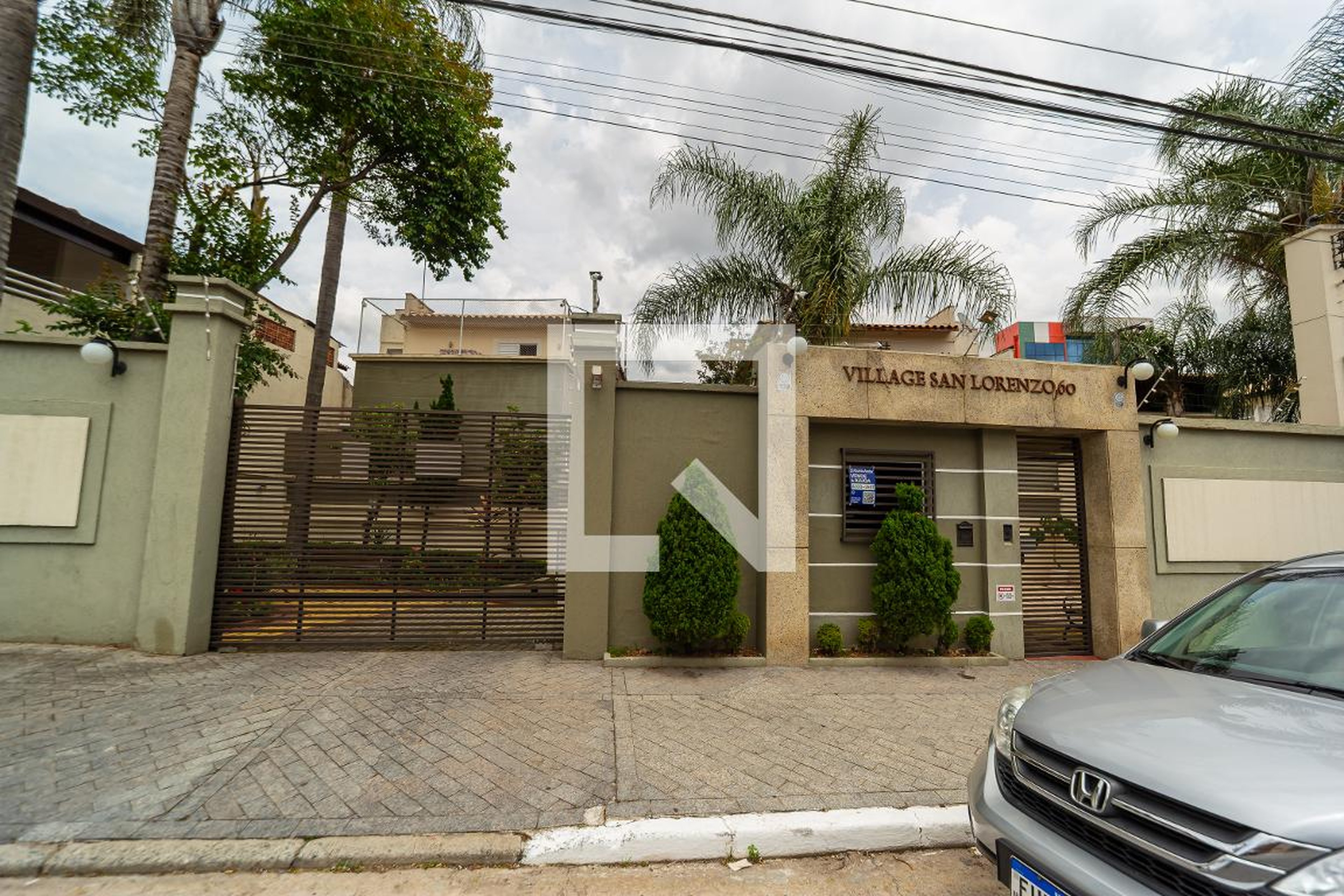 Fachada Condomínio em Rua Belém de São Francisco, 60