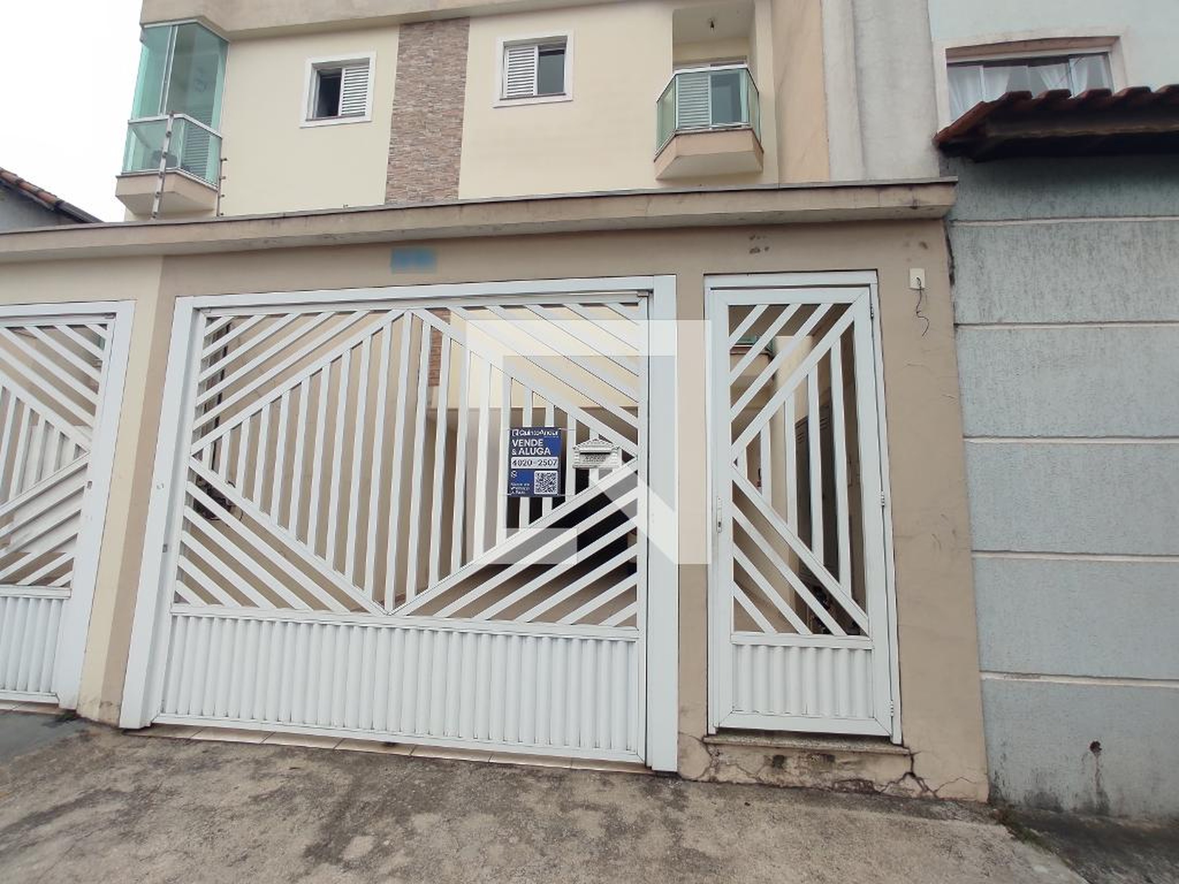 Fachada Condomínio em Rua Francisco Ferreira, 379