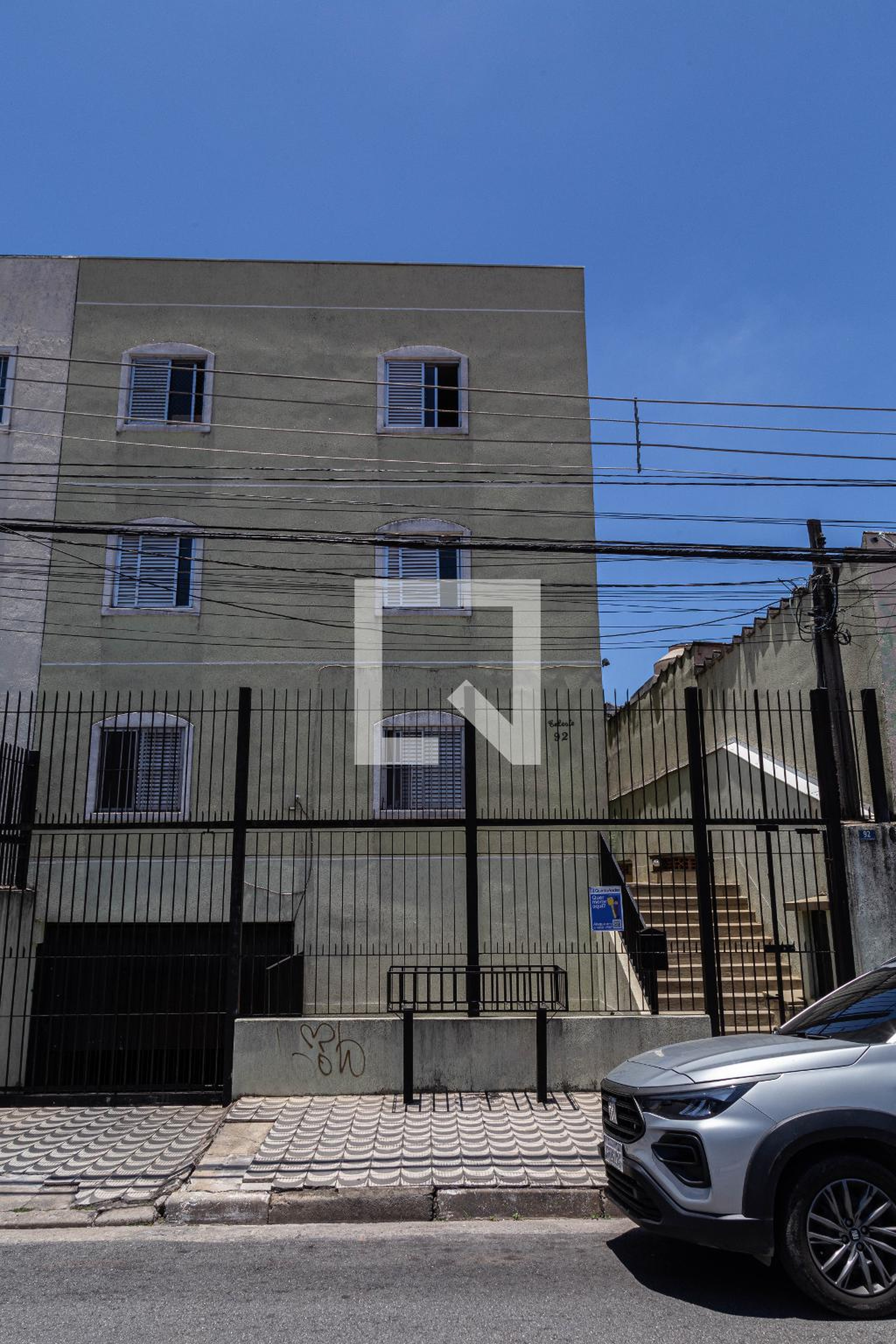 Fachada Condomínio em Rua Eduardo, 84