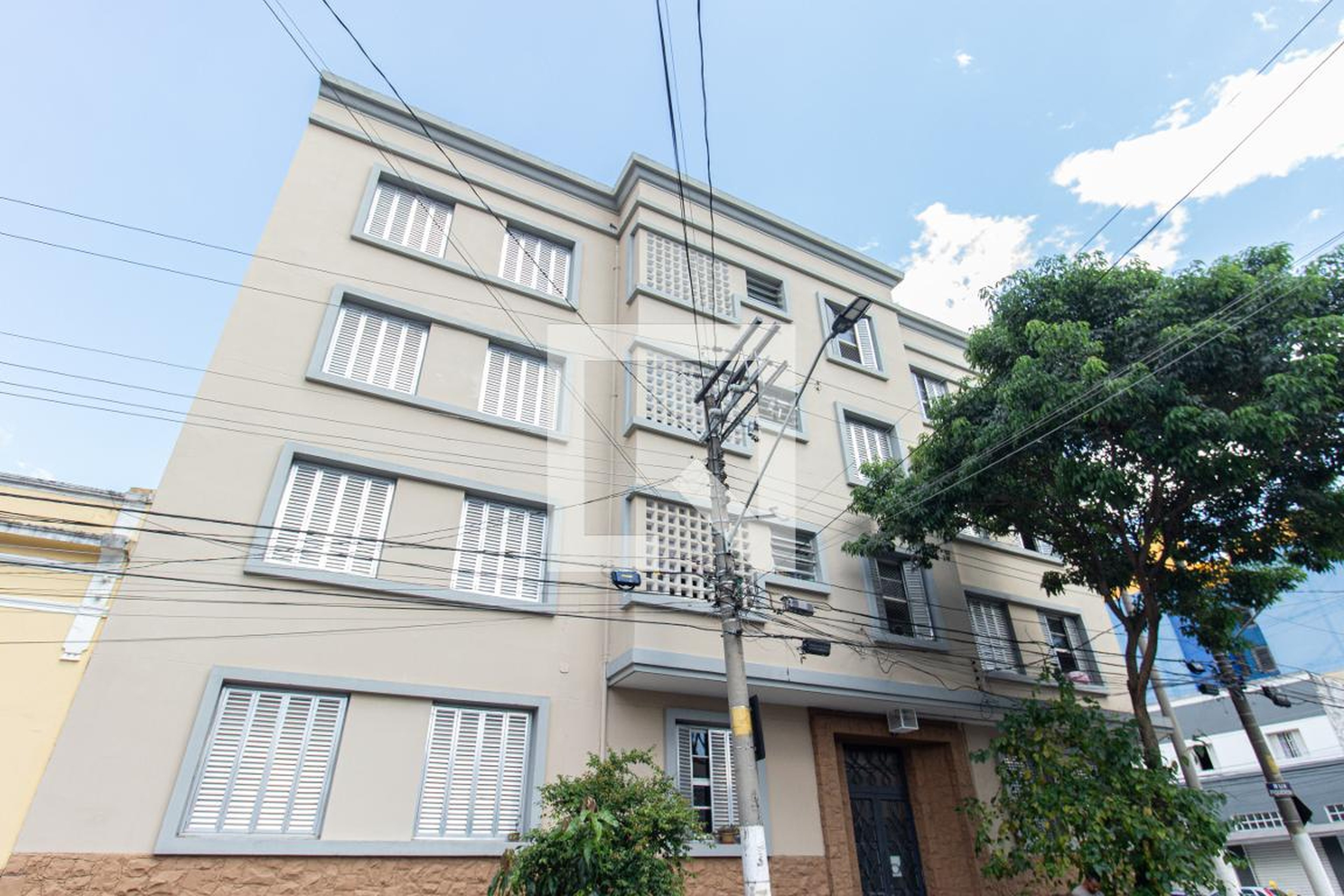 Fachada do Prédio Condomínio em Rua Piquerobi, 18